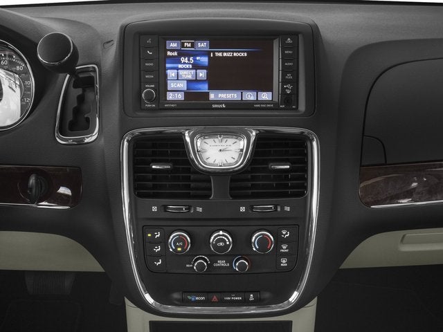 2016 Chrysler Town & Country Touring