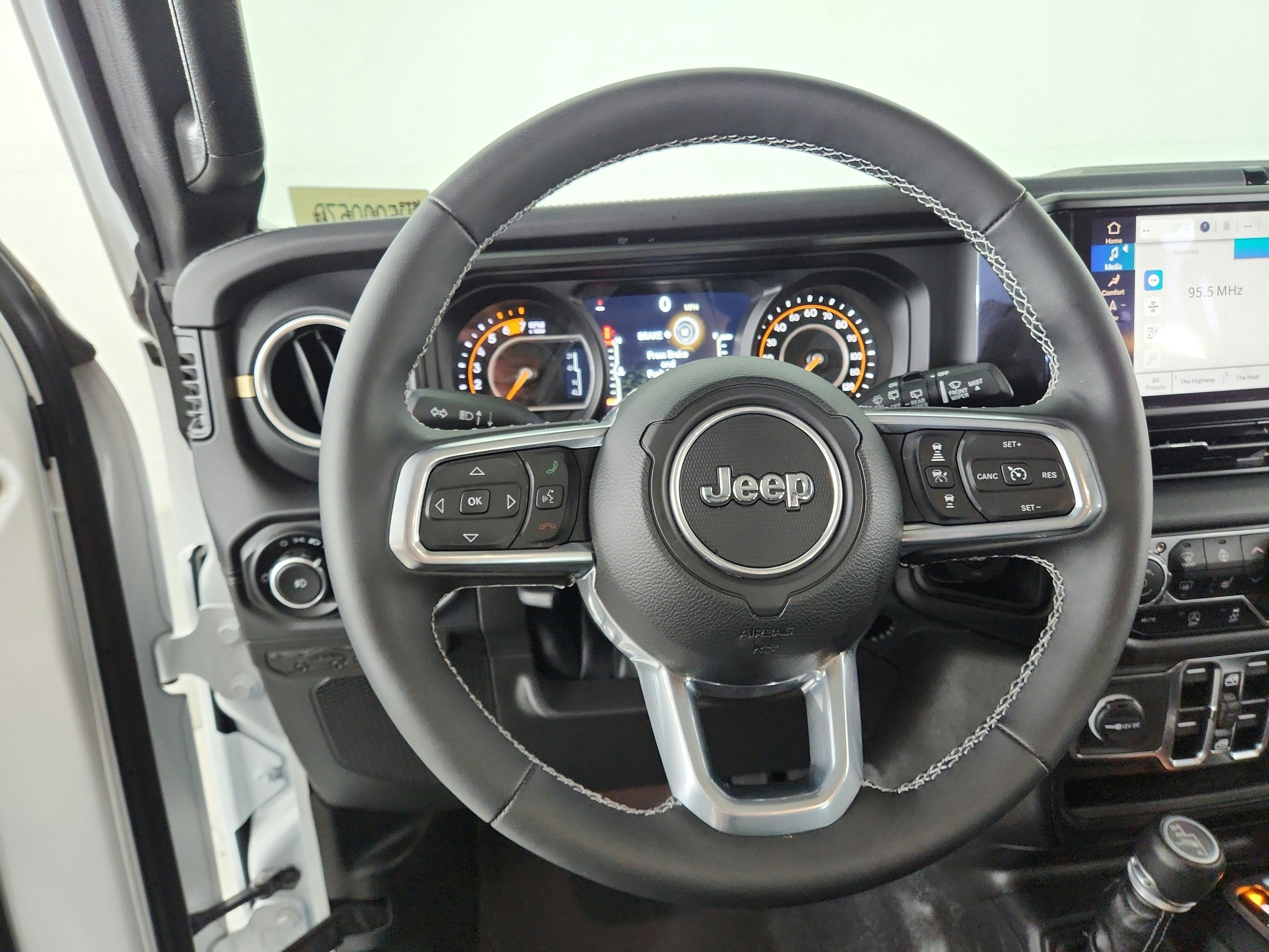 2025 Jeep Wrangler 4-Door Sahara 4x4
