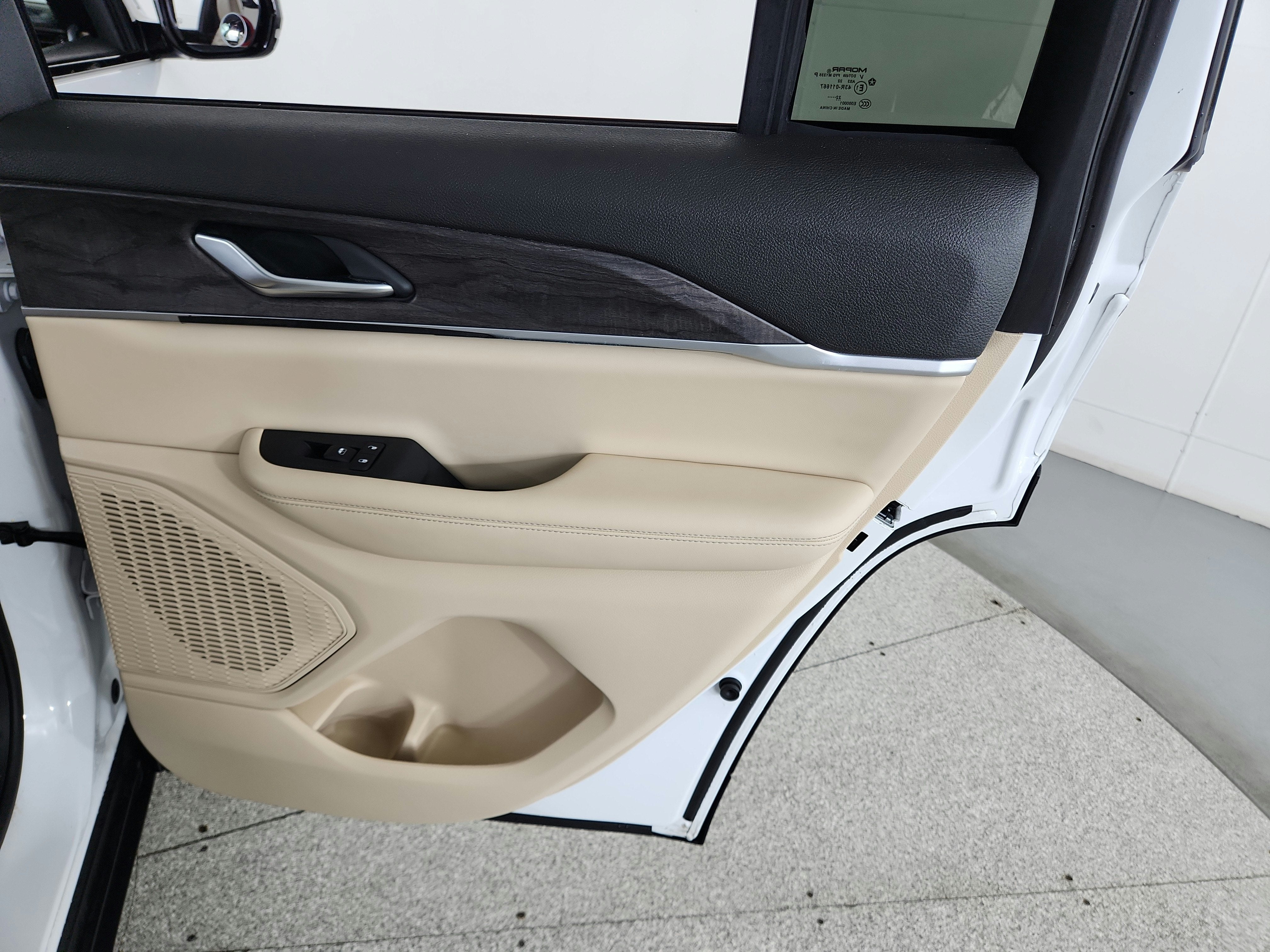 2023 Jeep Grand Cherokee Limited 4x2