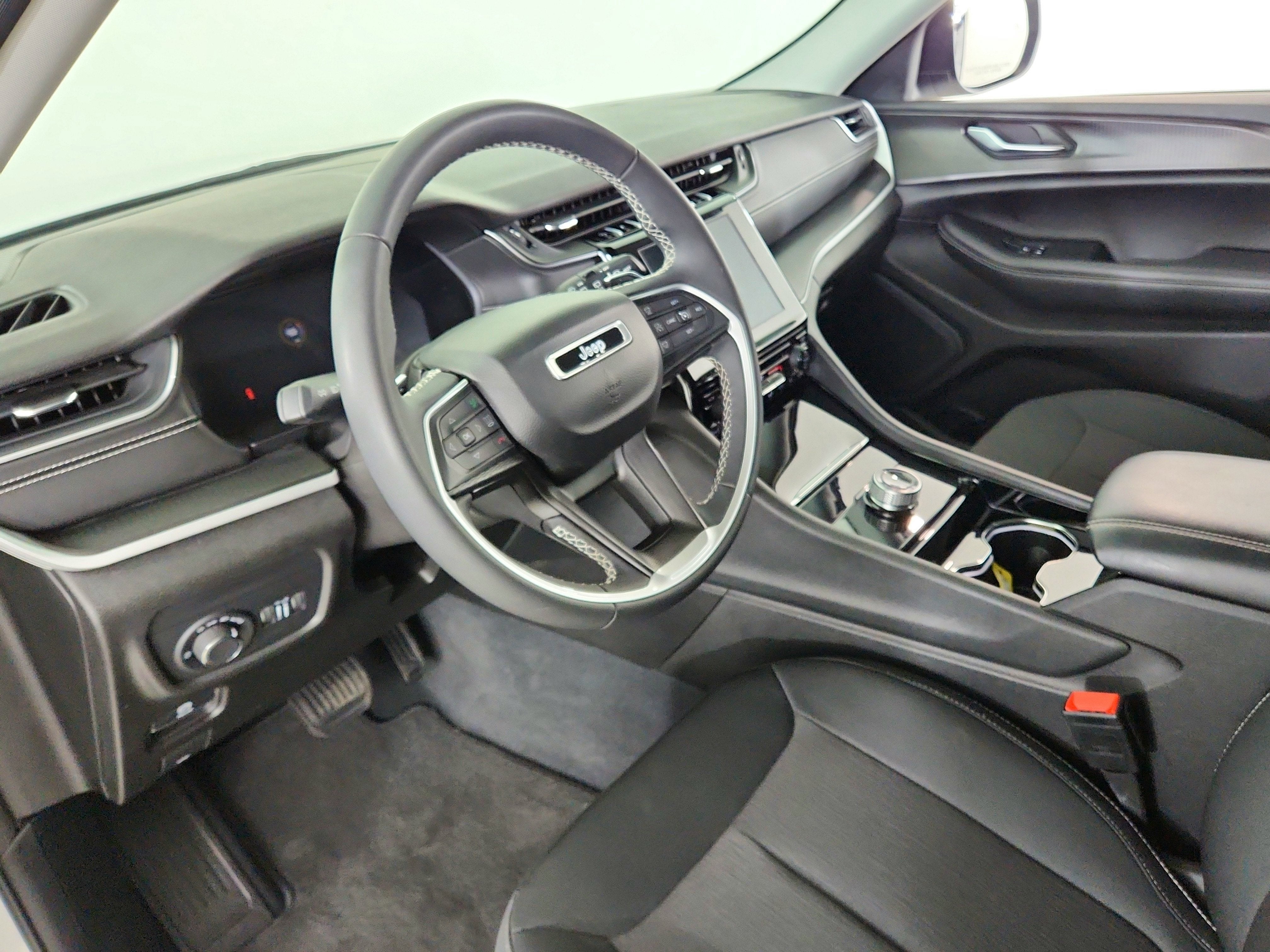 2023 Jeep Grand Cherokee Laredo 4x4
