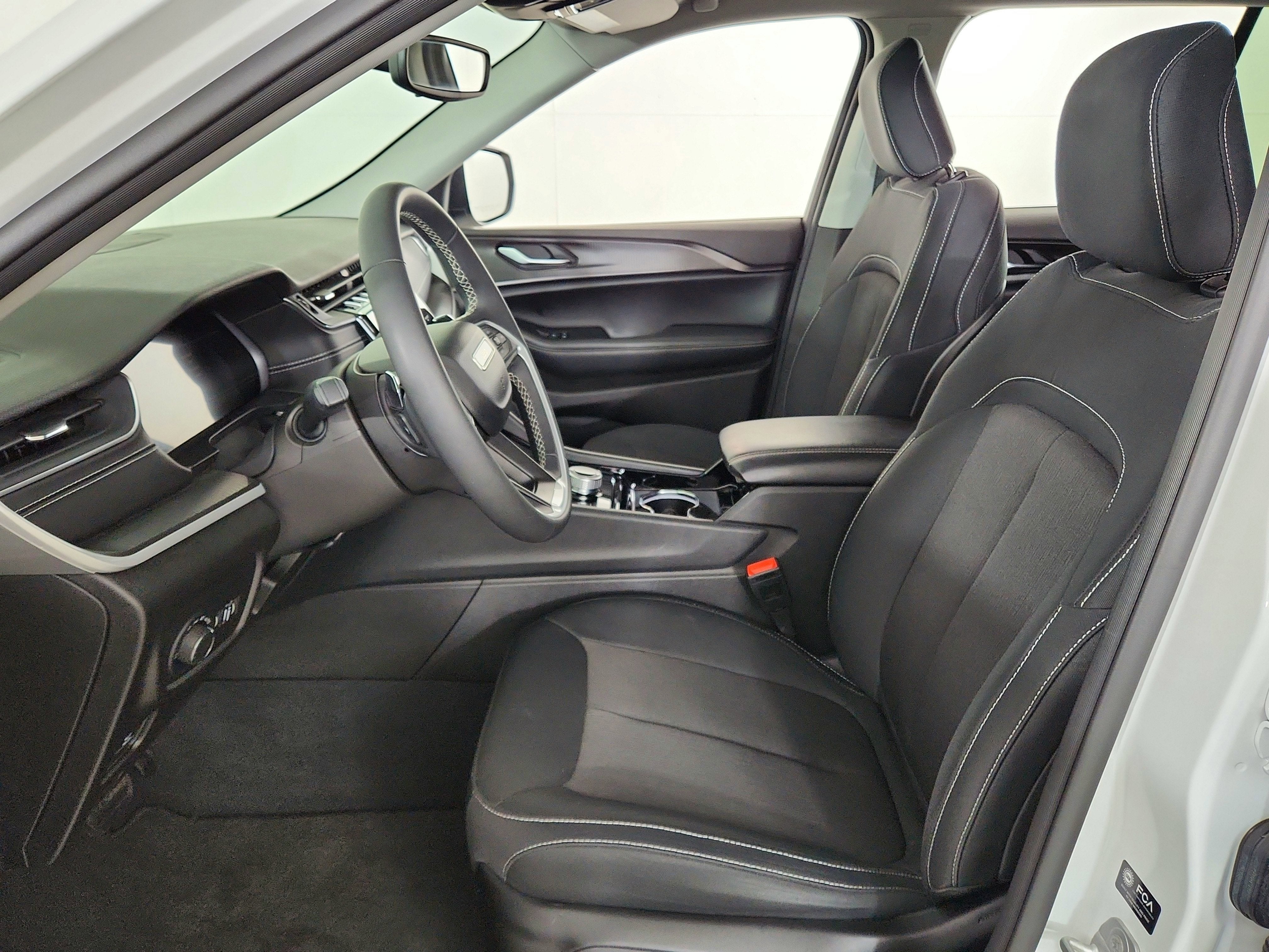2023 Jeep Grand Cherokee Laredo 4x4