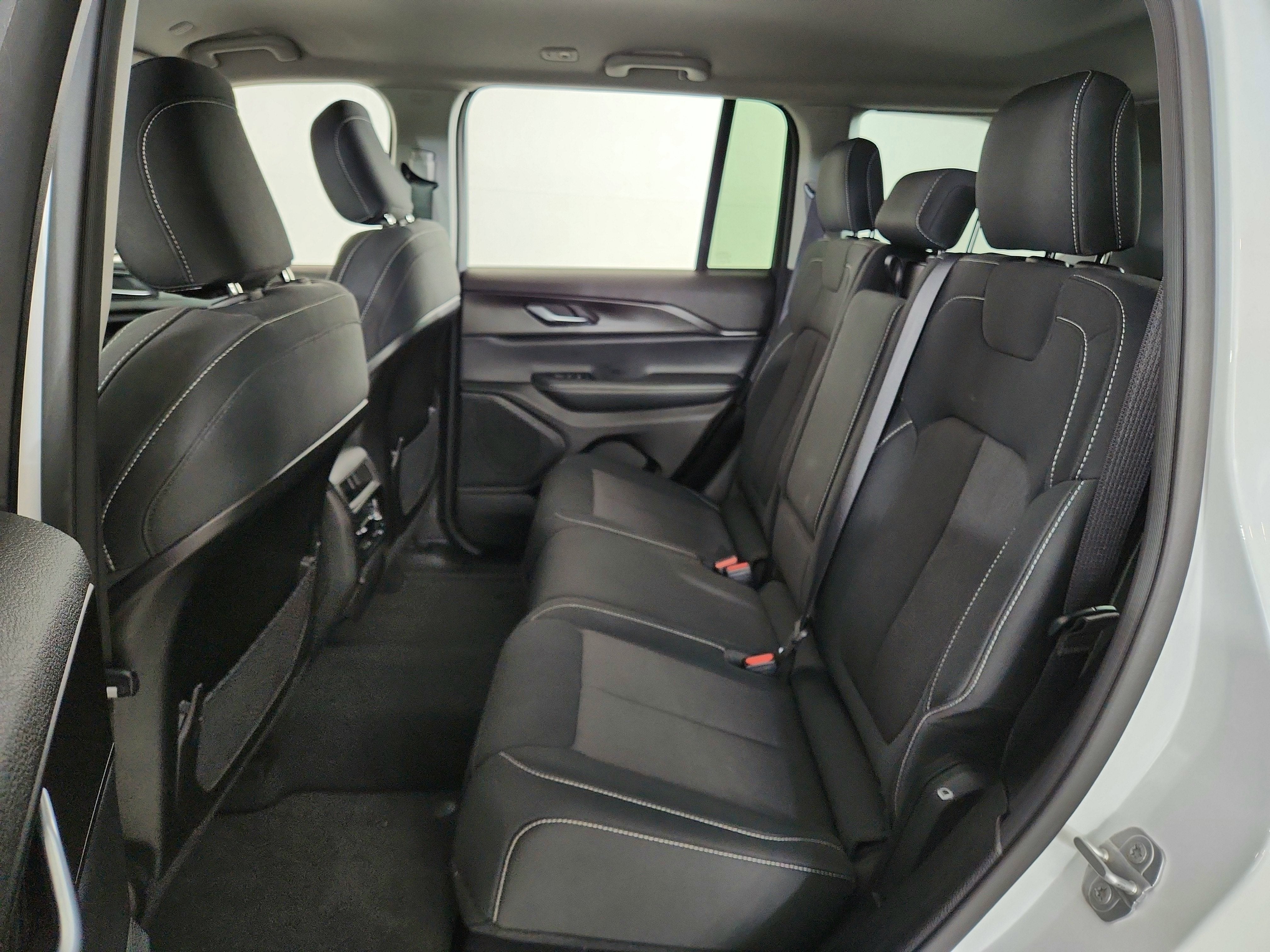 2023 Jeep Grand Cherokee Laredo 4x4
