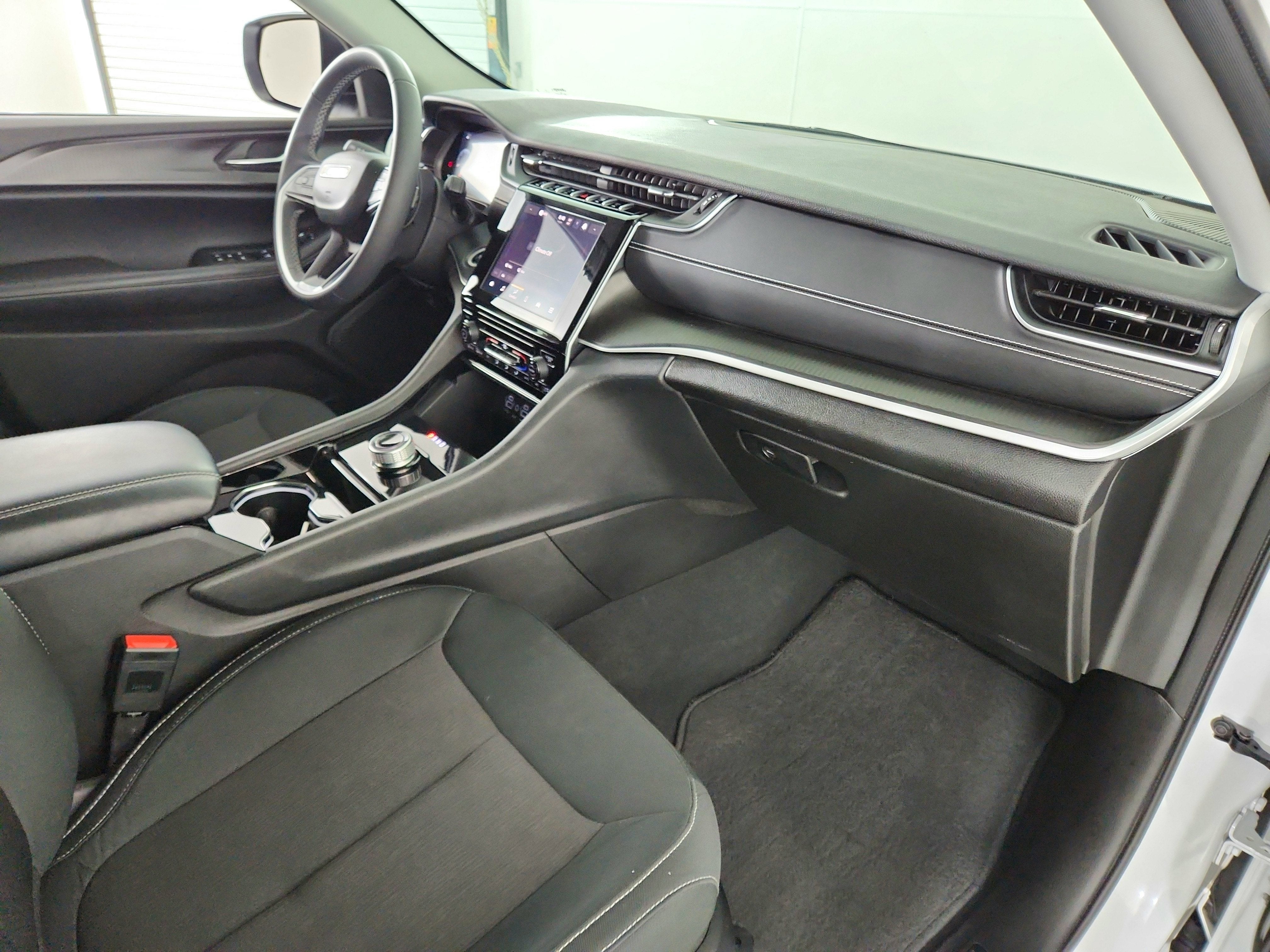 2023 Jeep Grand Cherokee Laredo 4x4