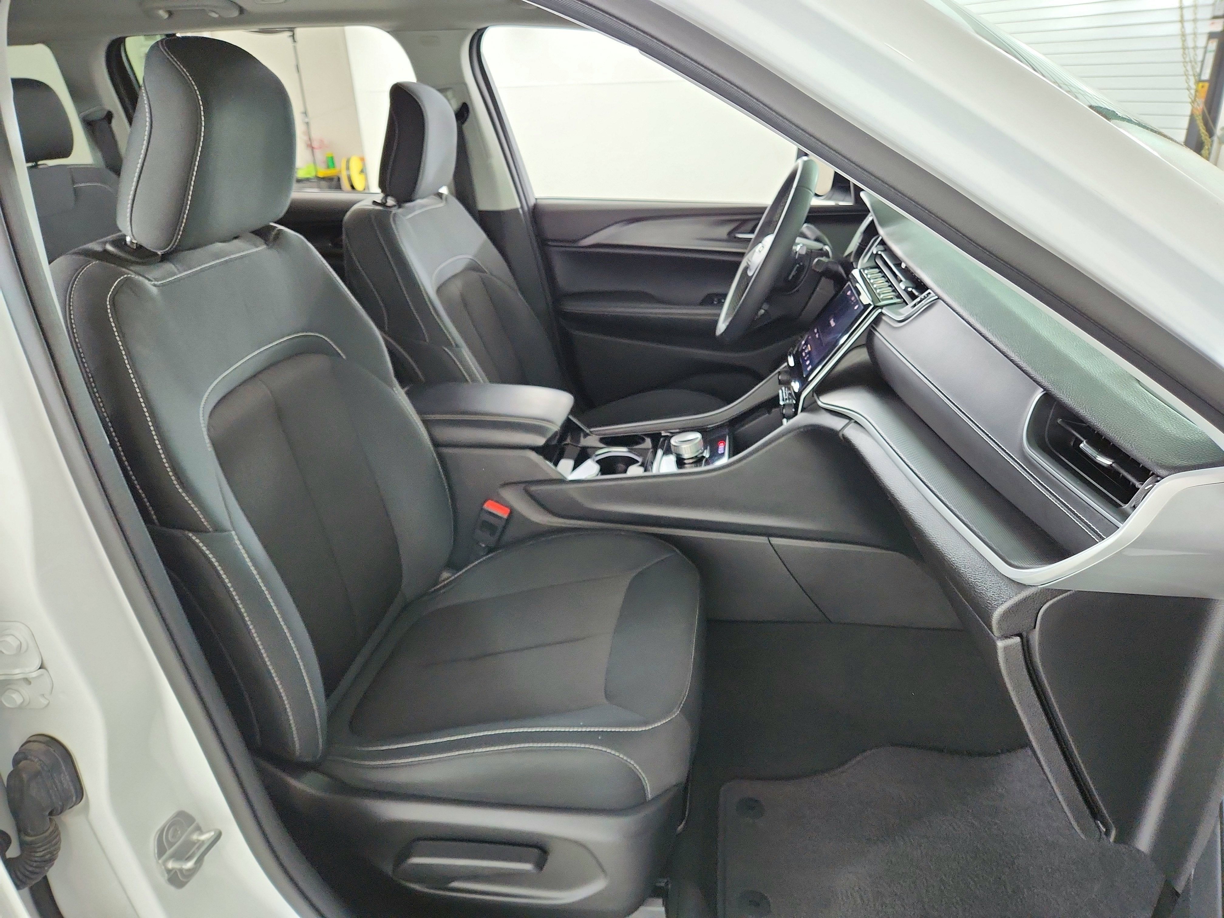 2023 Jeep Grand Cherokee Laredo 4x4