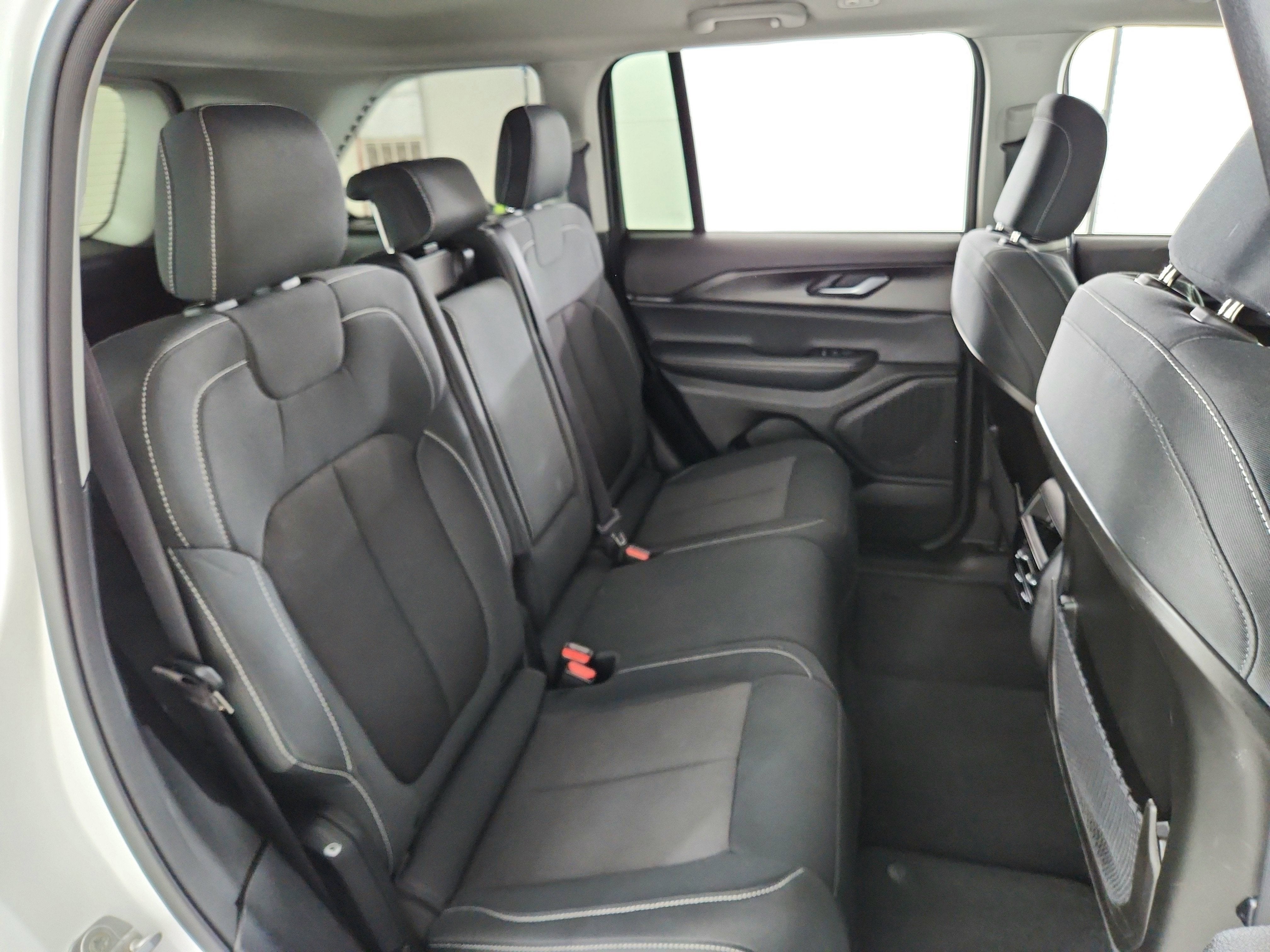 2023 Jeep Grand Cherokee Laredo 4x4