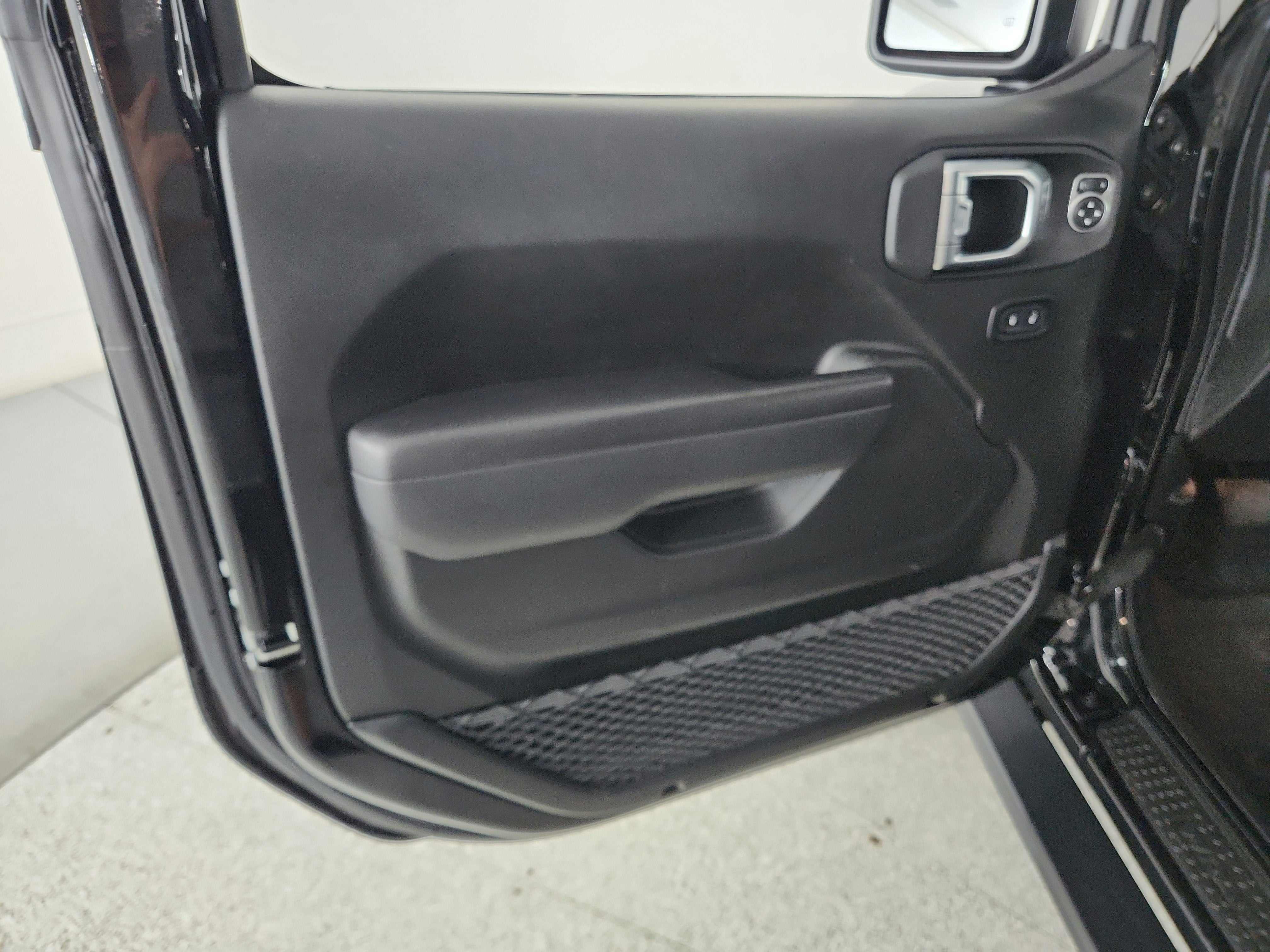 2025 Jeep Wrangler 4-Door Willys 4x4