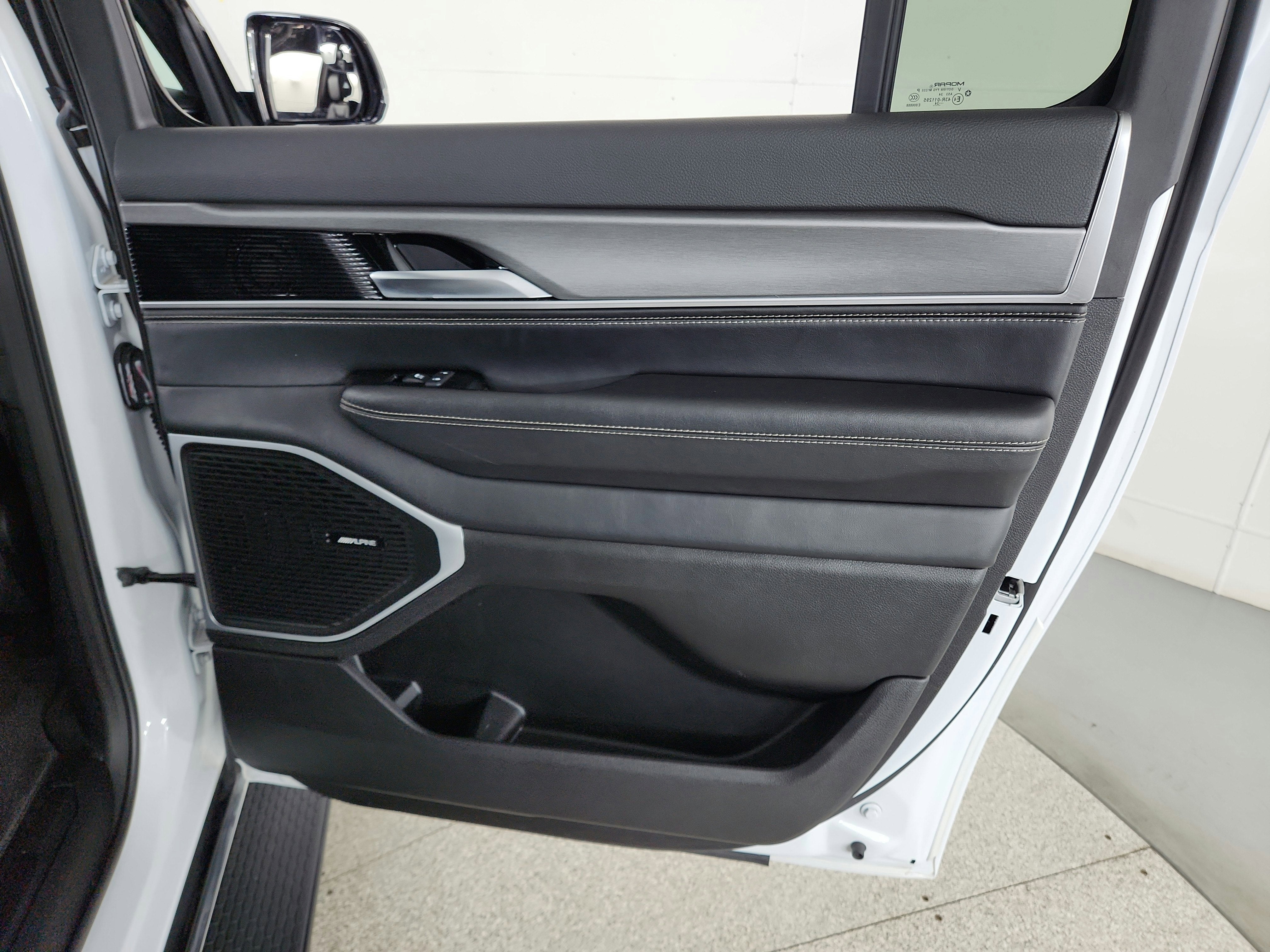 2025 Jeep Wagoneer L Series II 4x4