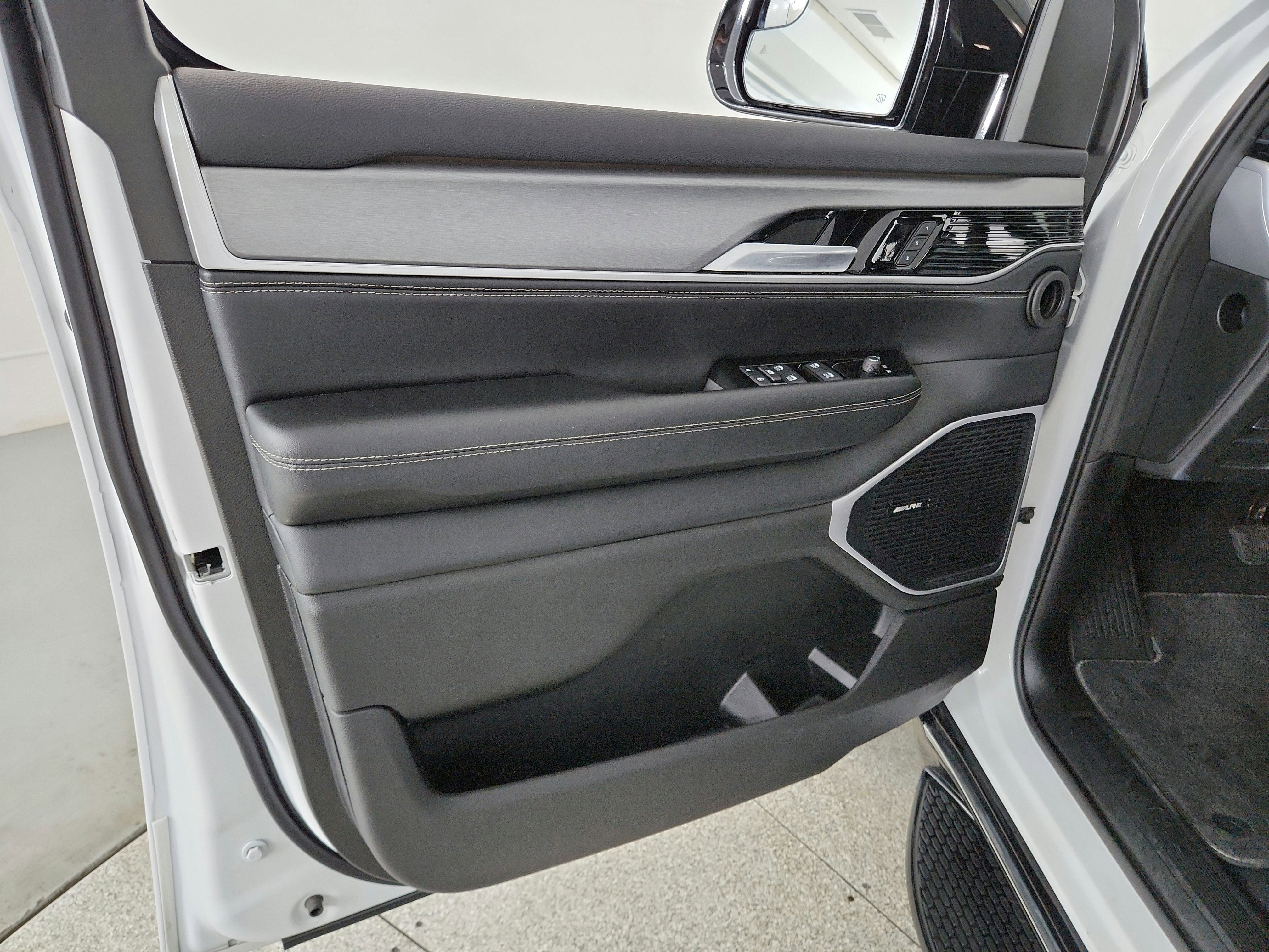 2025 Jeep Wagoneer L Series II 4x4