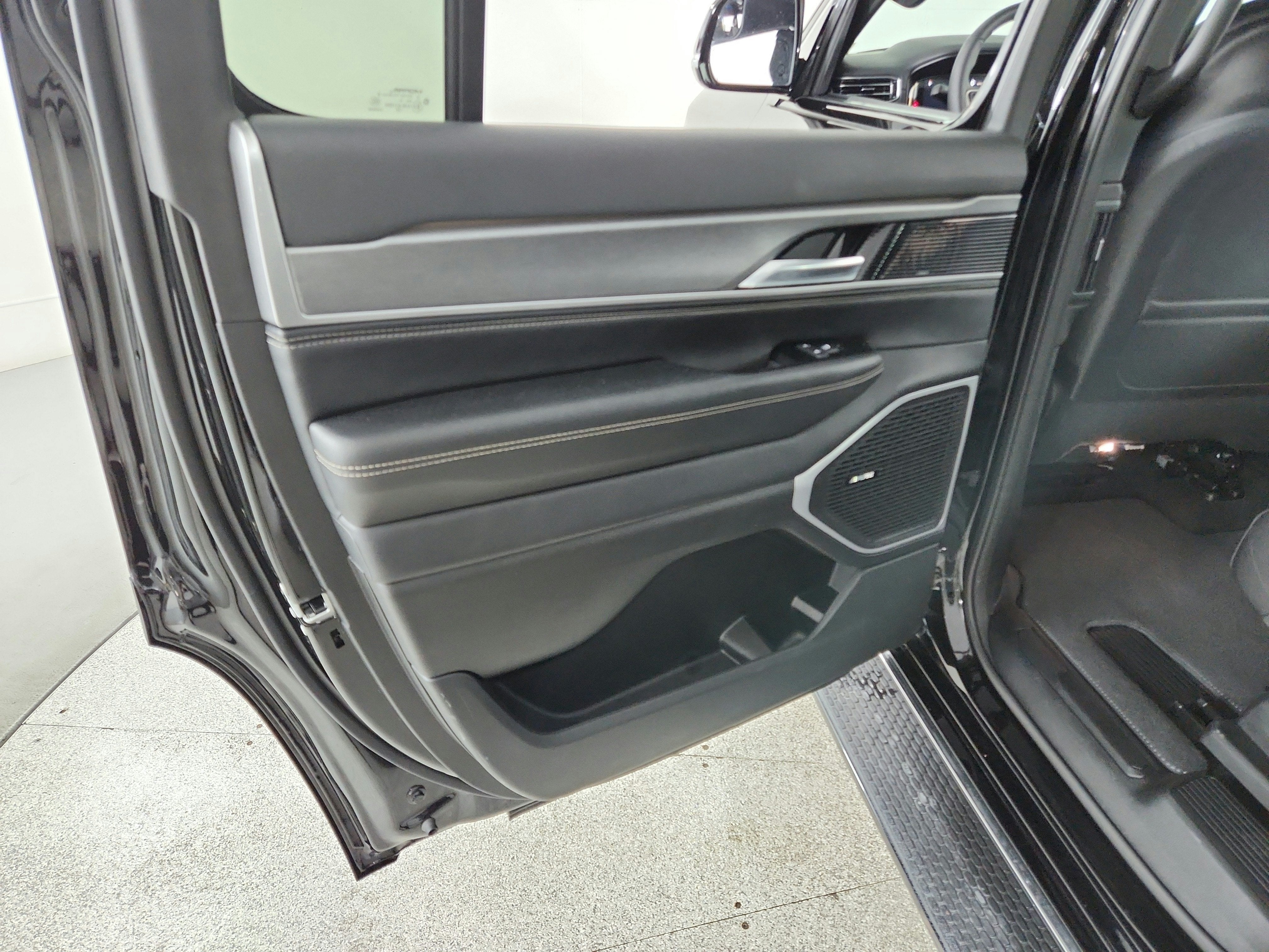2025 Jeep Wagoneer Carbide 4x4