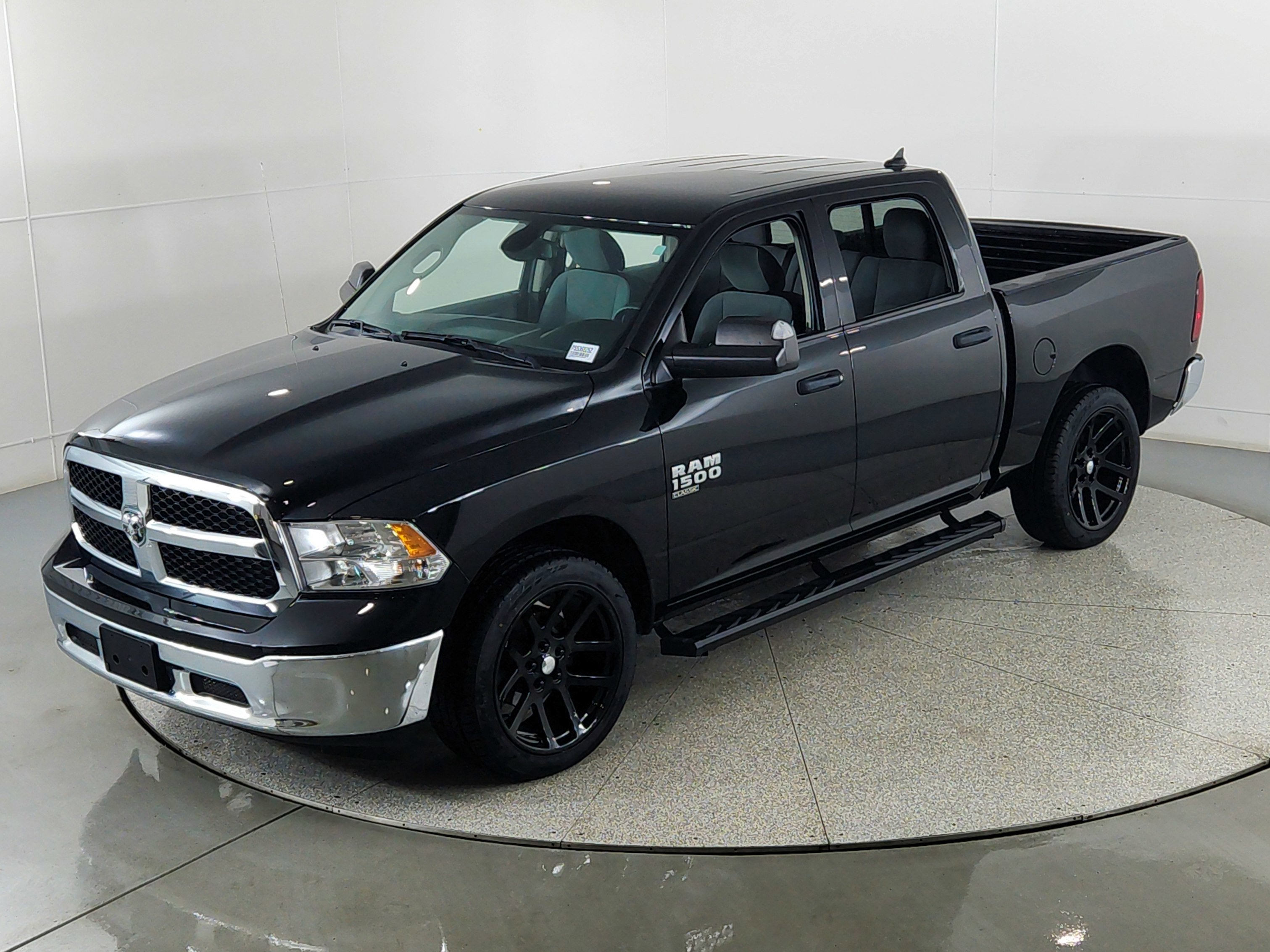 2023 RAM 1500 Classic SLT Crew Cab 4x4 5'7' Box