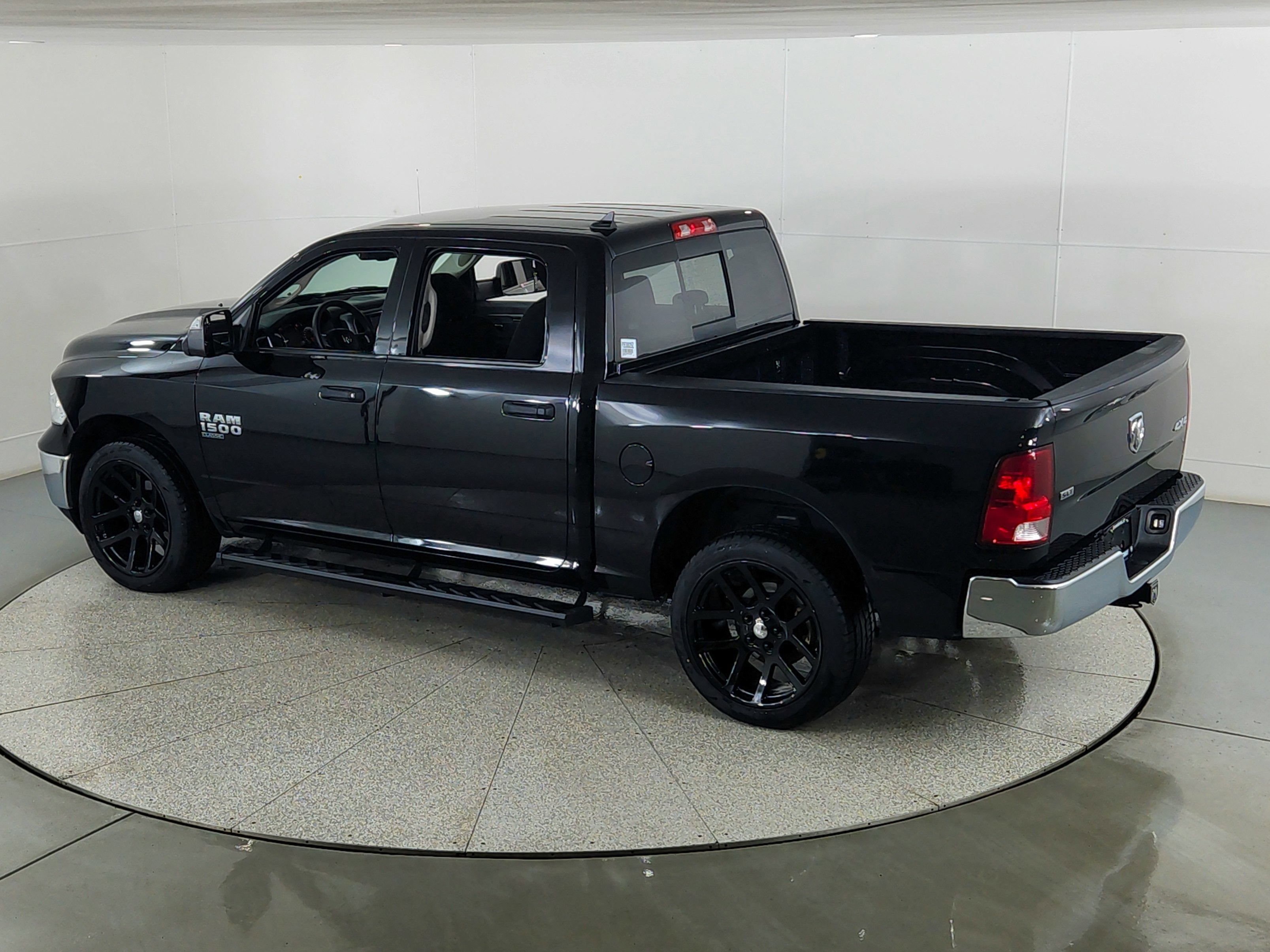 2023 RAM 1500 Classic SLT Crew Cab 4x4 5'7' Box