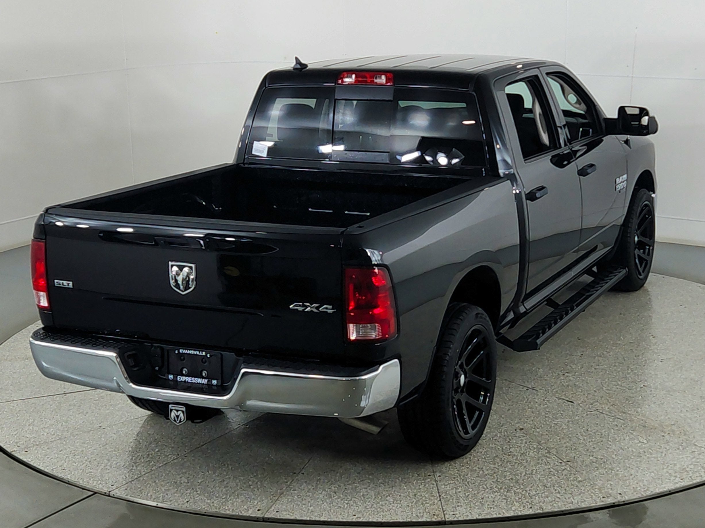 2023 RAM 1500 Classic SLT Crew Cab 4x4 5'7' Box
