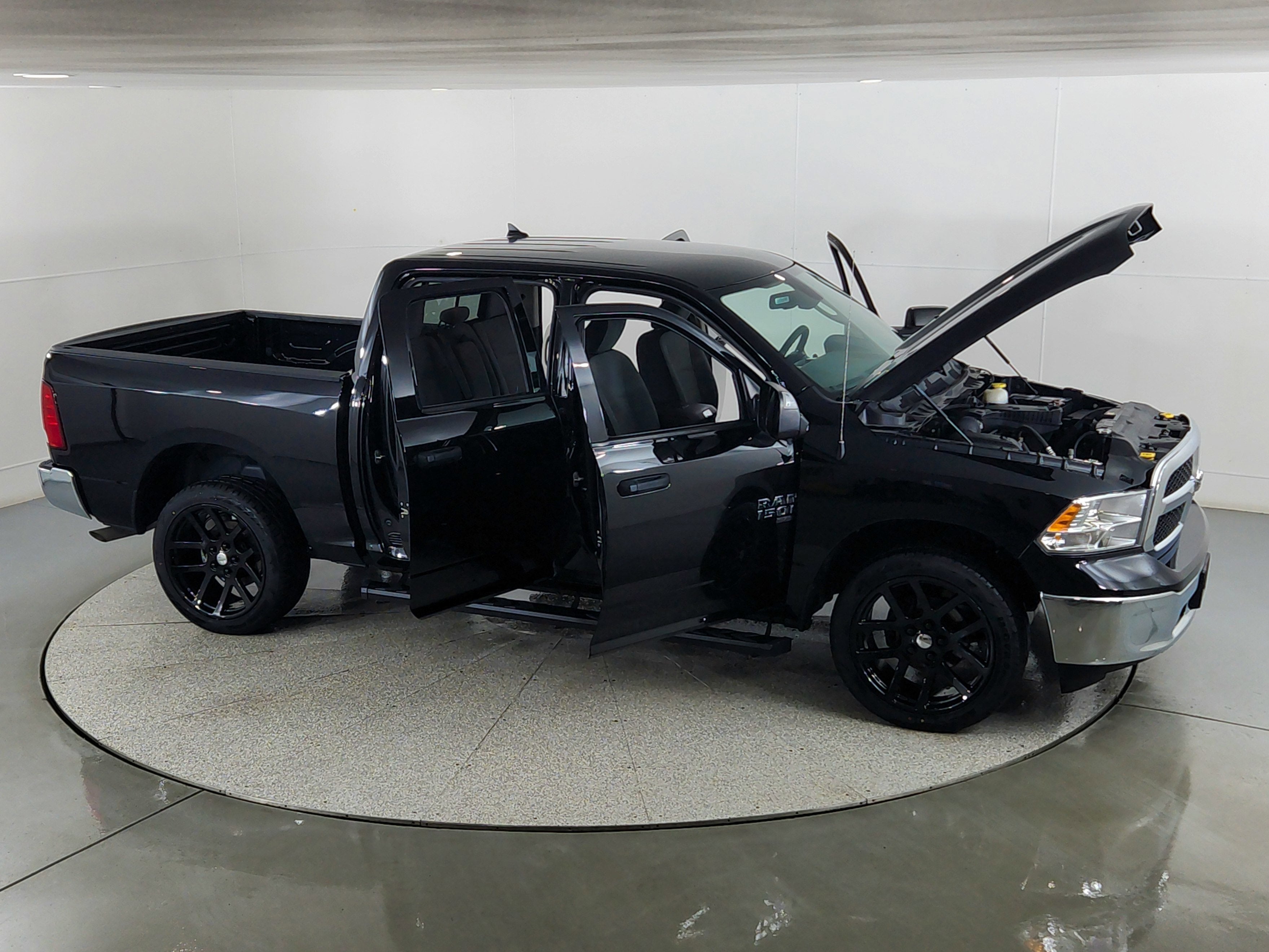 2023 RAM 1500 Classic SLT Crew Cab 4x4 5'7' Box