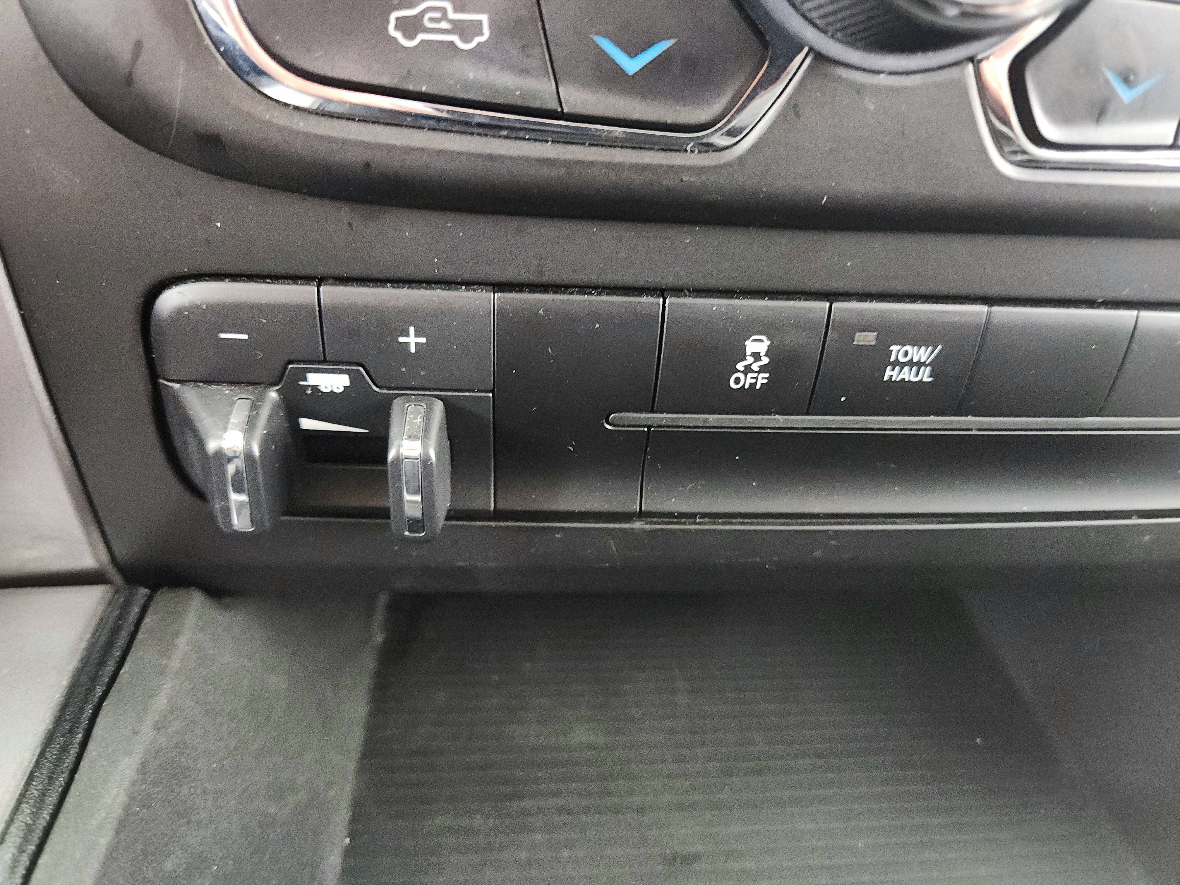 2023 RAM 1500 Classic SLT Crew Cab 4x4 5'7' Box