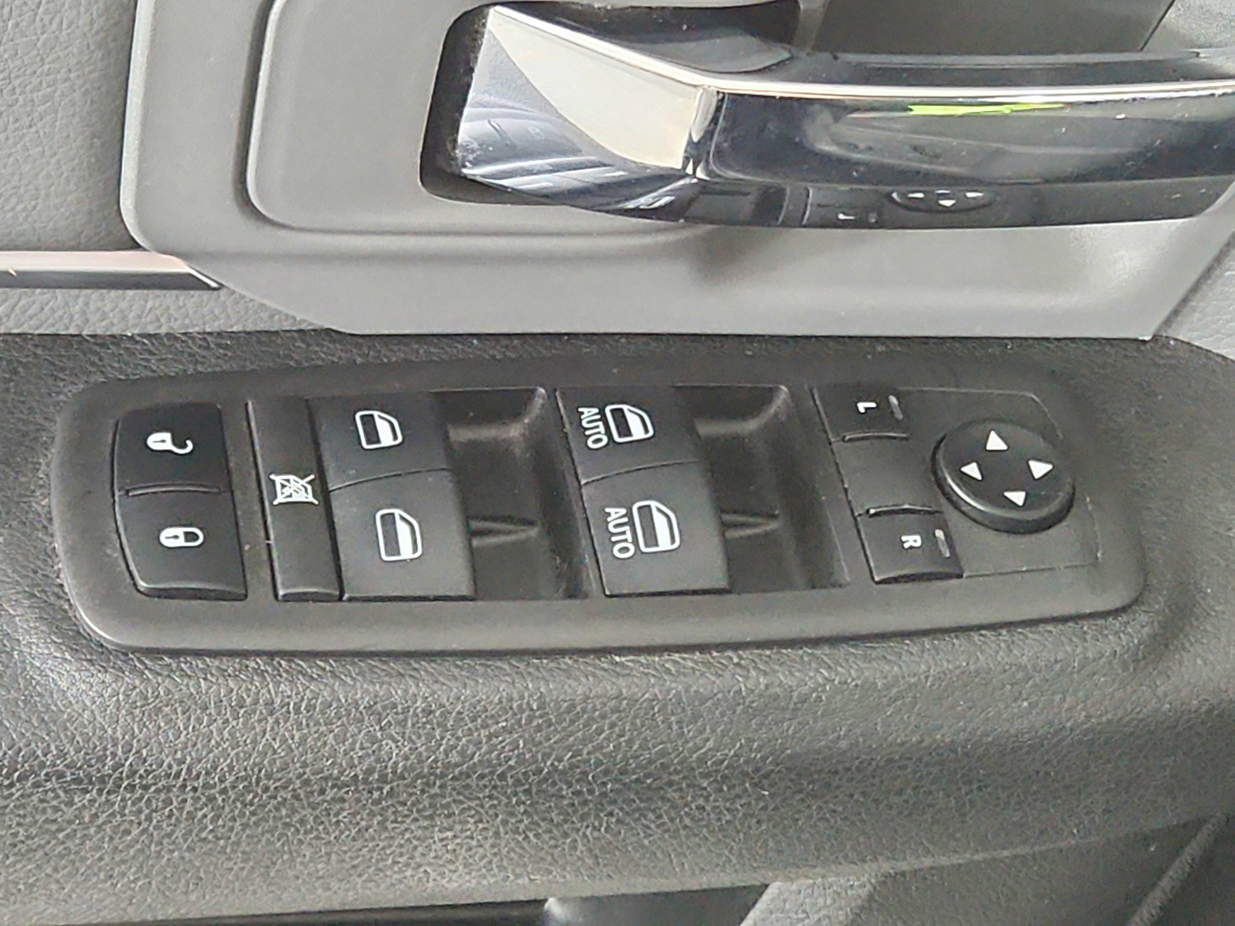 2023 RAM 1500 Classic SLT Crew Cab 4x4 5'7' Box