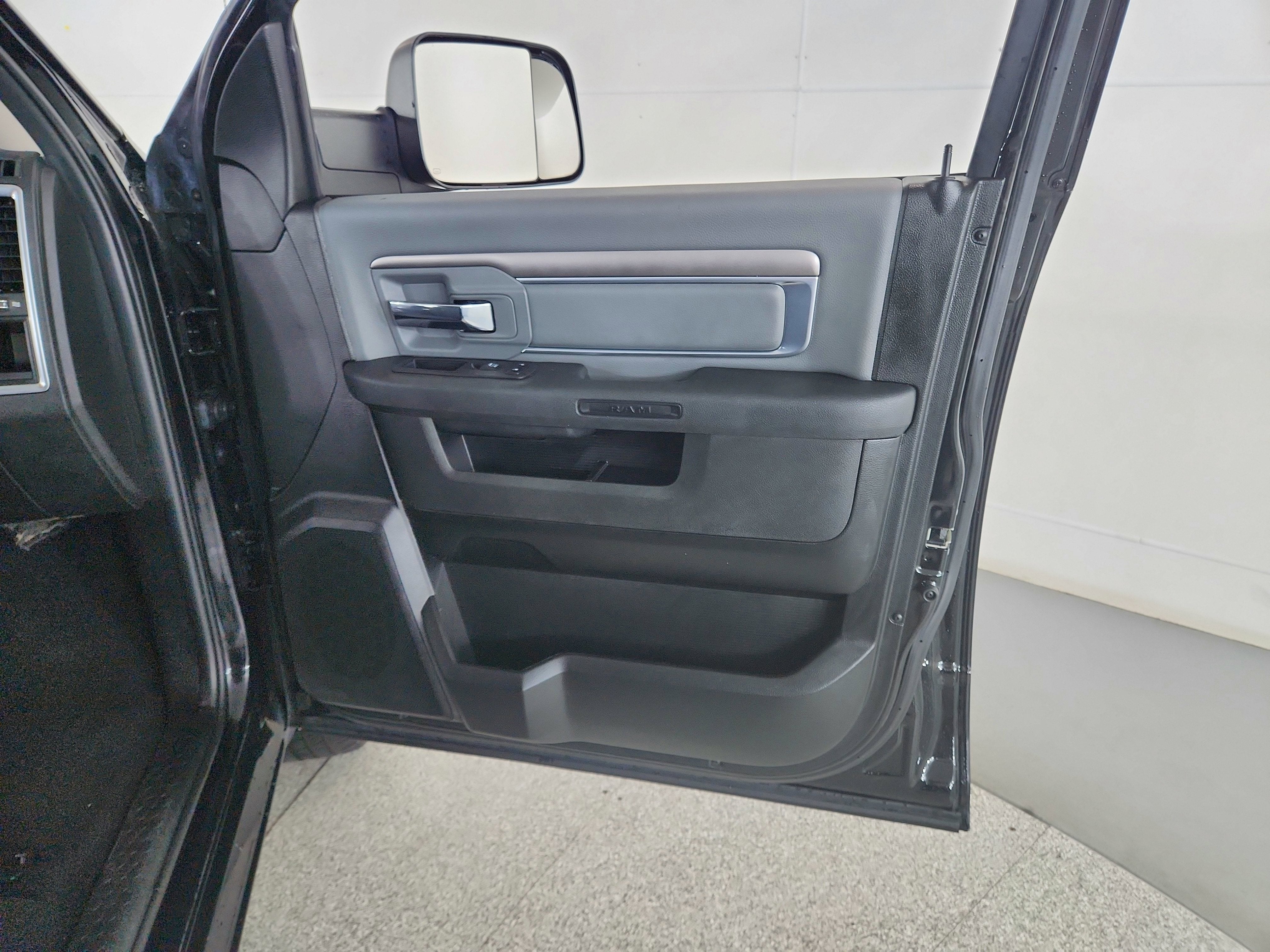 2023 RAM 1500 Classic SLT Crew Cab 4x4 5'7' Box