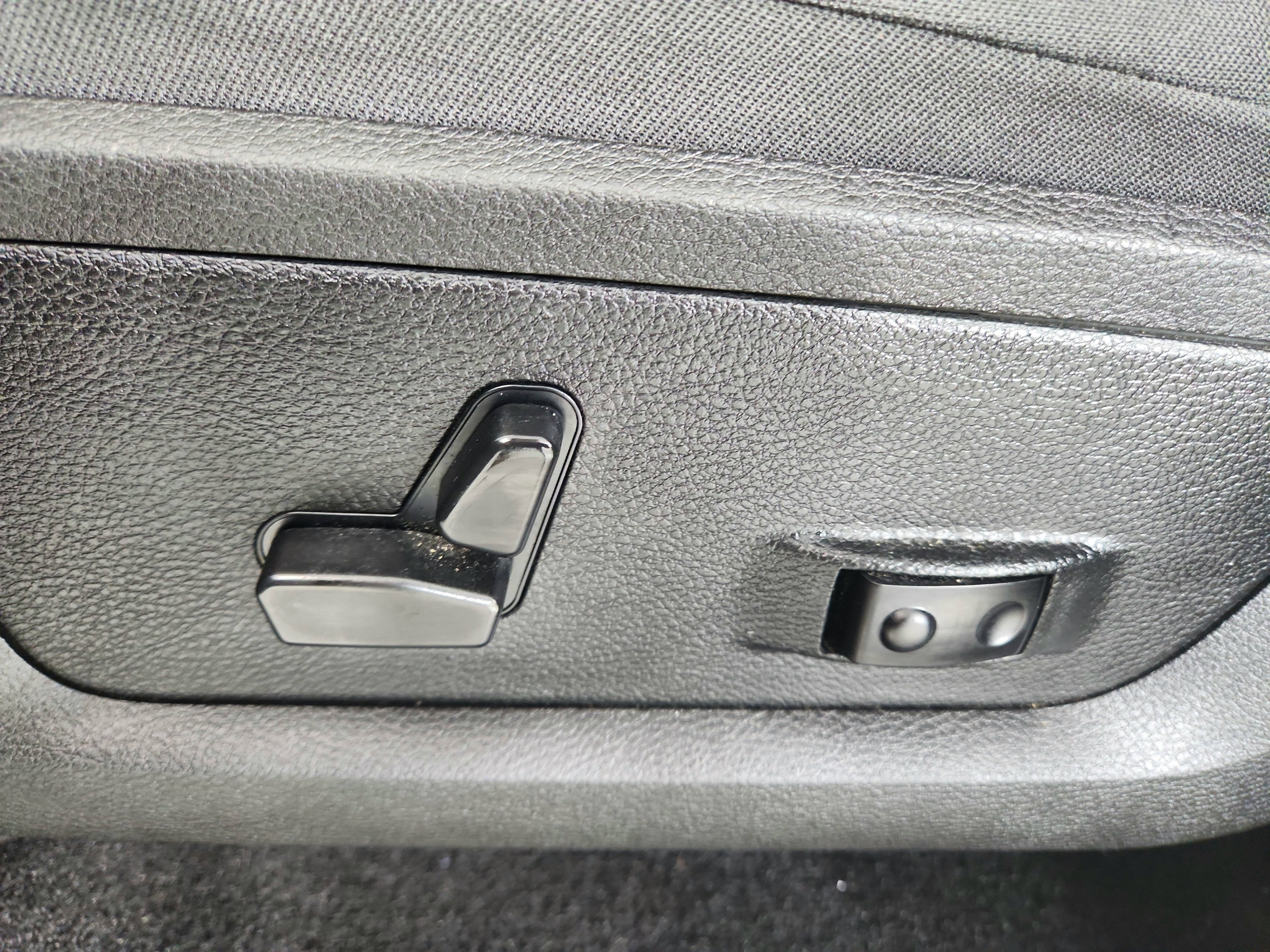 2023 RAM 1500 Classic SLT Crew Cab 4x4 5'7' Box