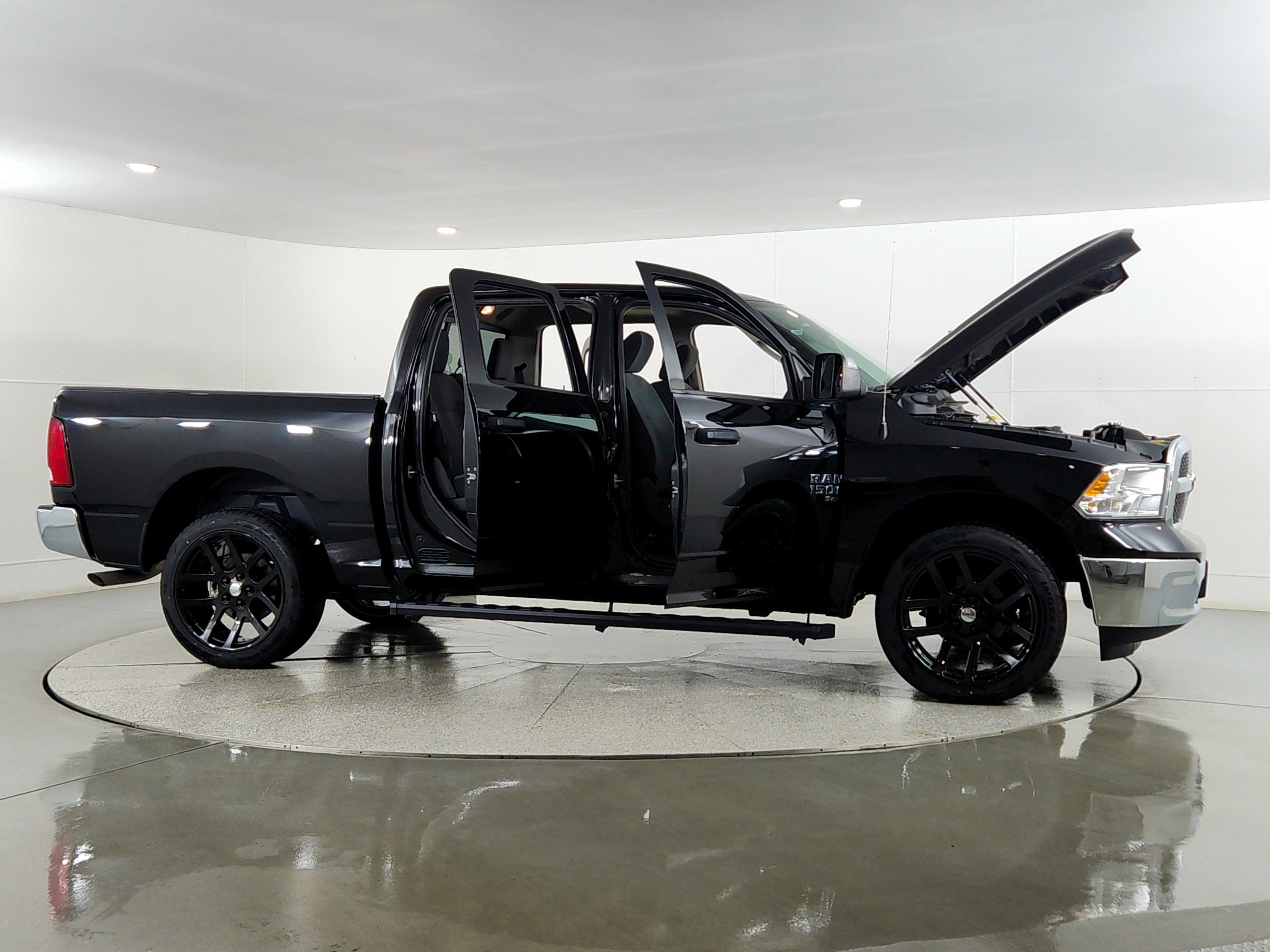 2023 RAM 1500 Classic SLT Crew Cab 4x4 5'7' Box