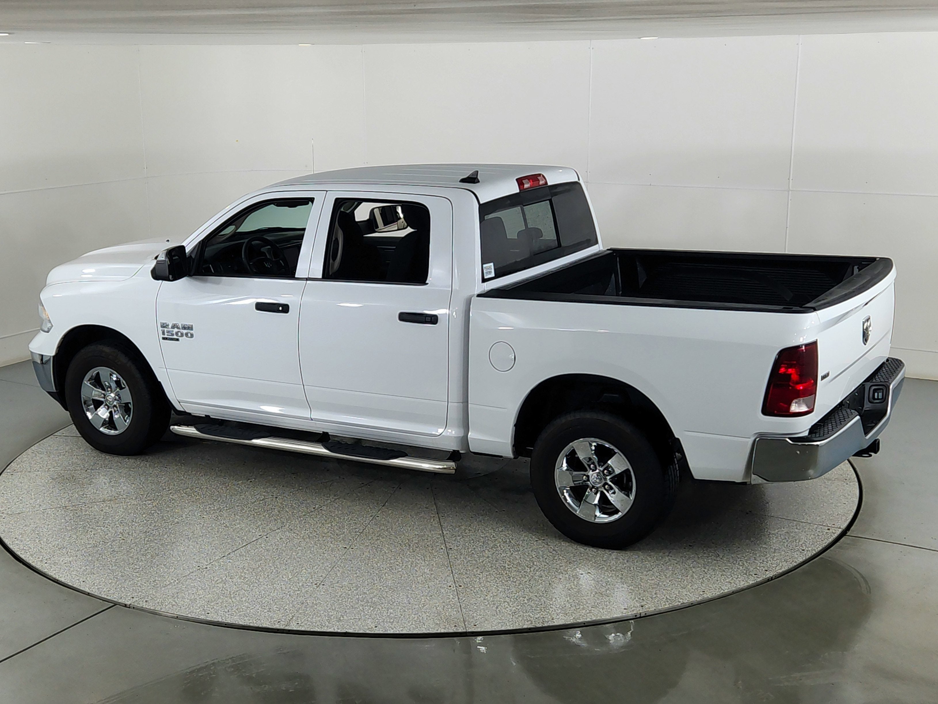 2023 RAM 1500 Classic SLT Crew Cab 4x4 5'7' Box