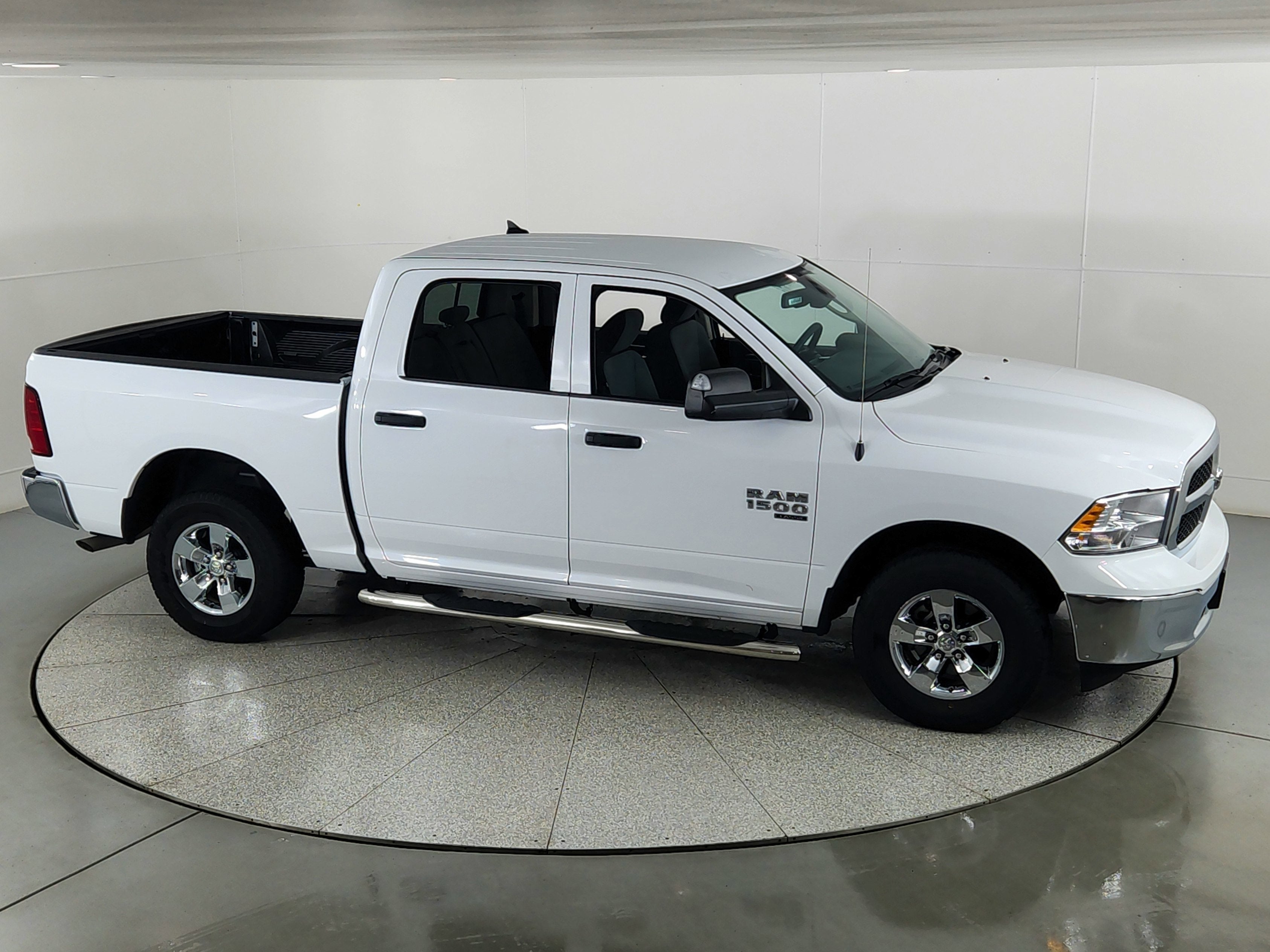 2023 RAM 1500 Classic SLT Crew Cab 4x4 5'7' Box