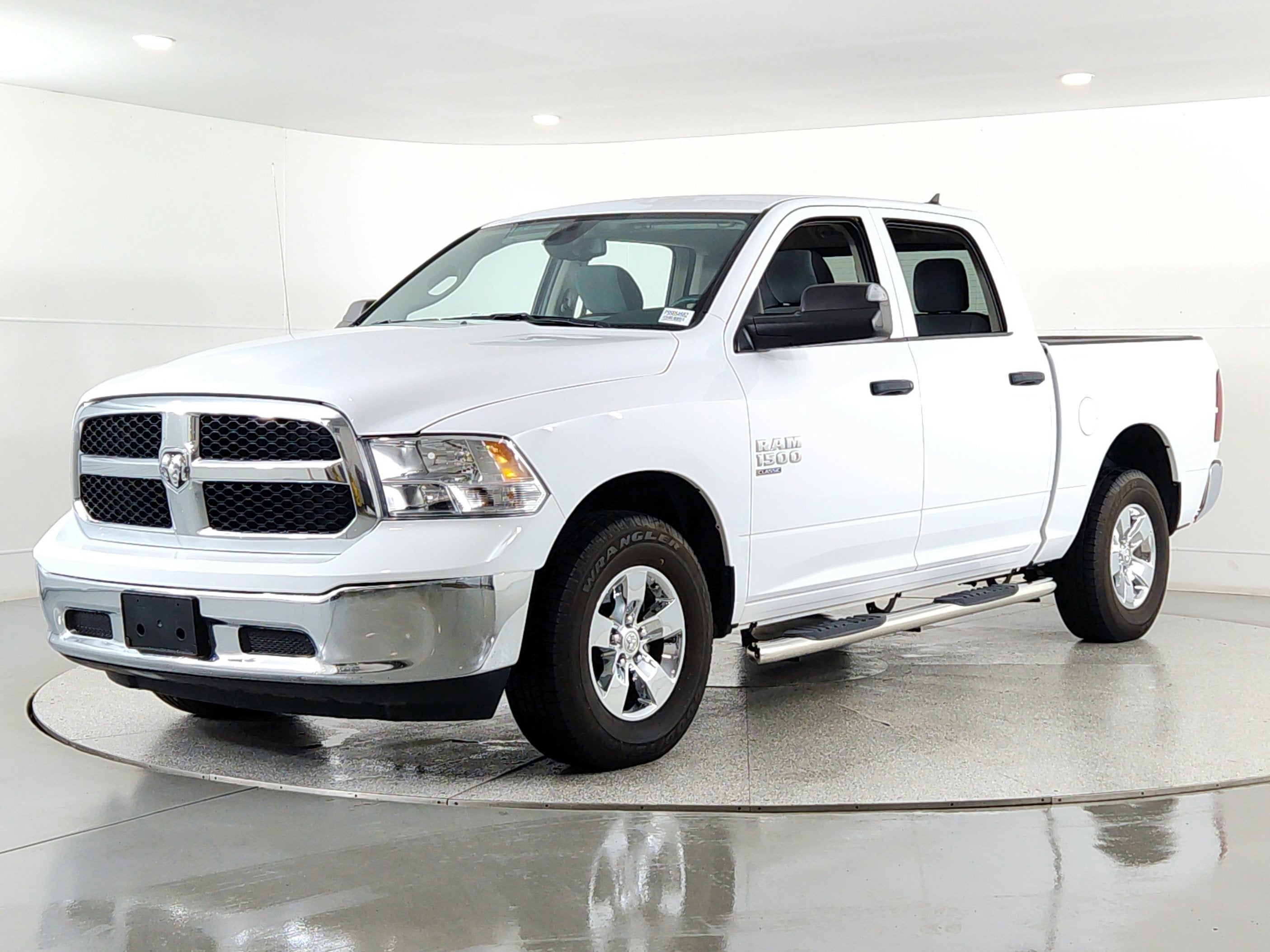 2023 RAM 1500 Classic SLT Crew Cab 4x4 5'7' Box