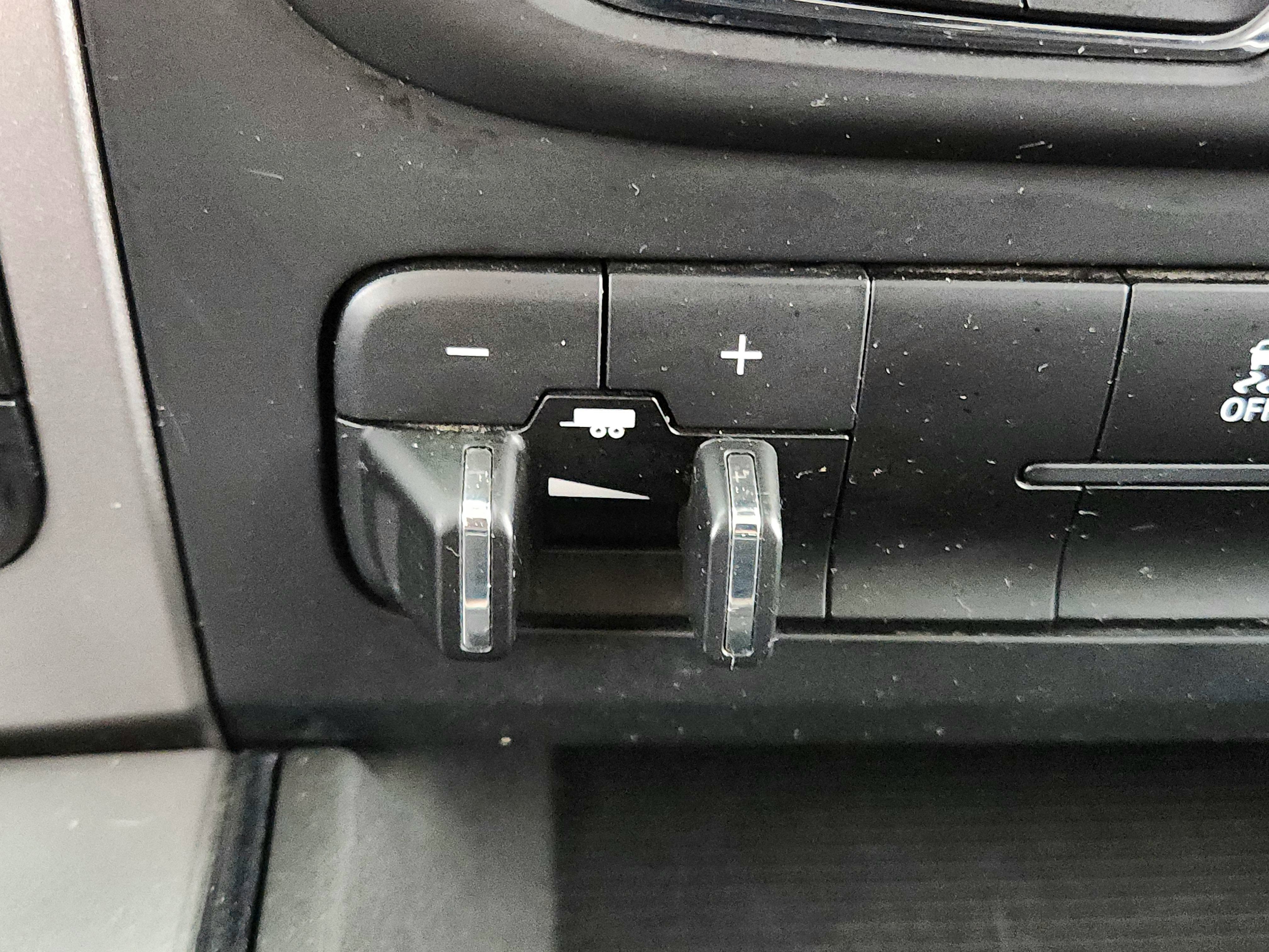 2023 RAM 1500 Classic SLT Crew Cab 4x4 5'7' Box