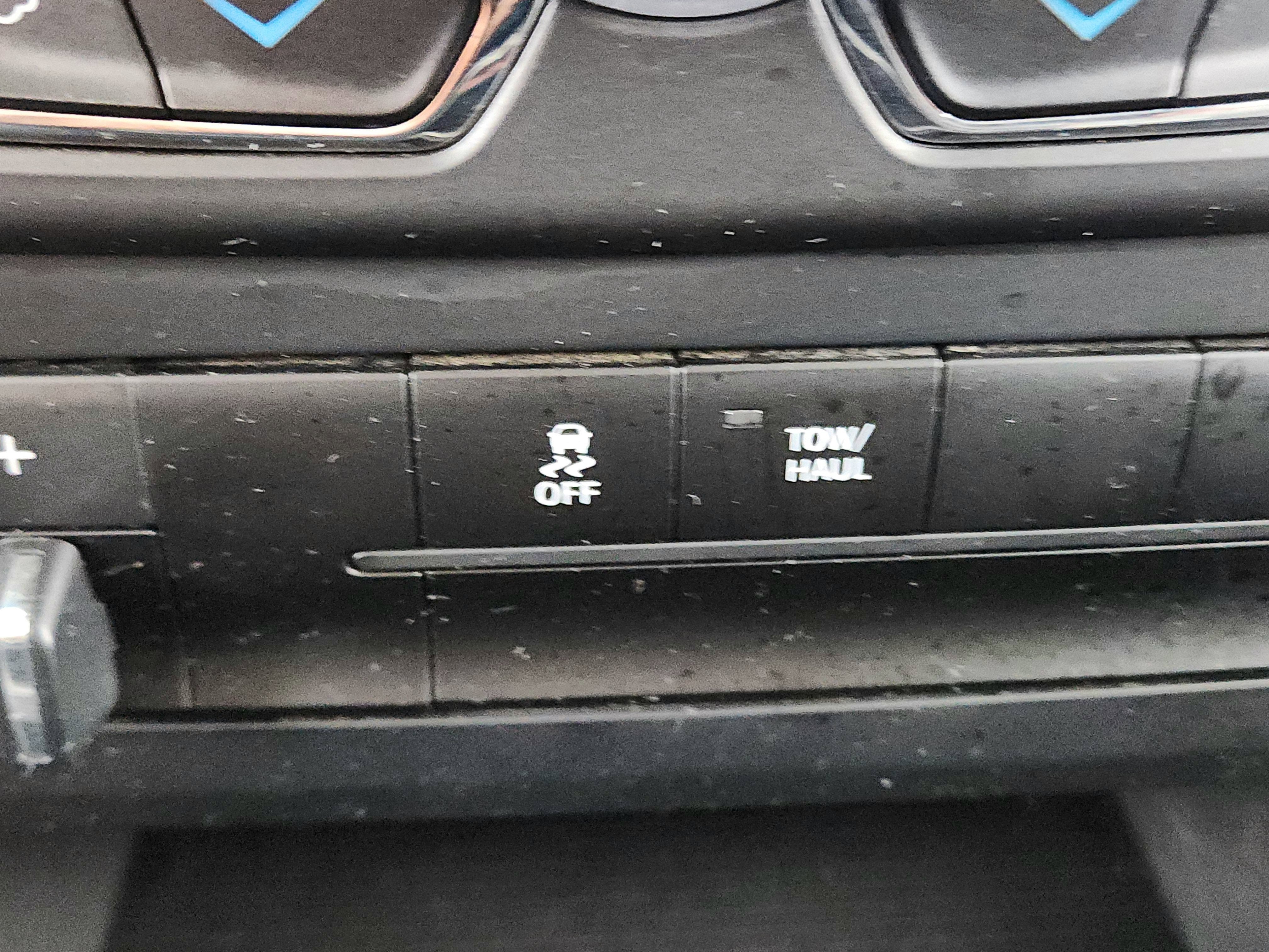 2023 RAM 1500 Classic SLT Crew Cab 4x4 5'7' Box