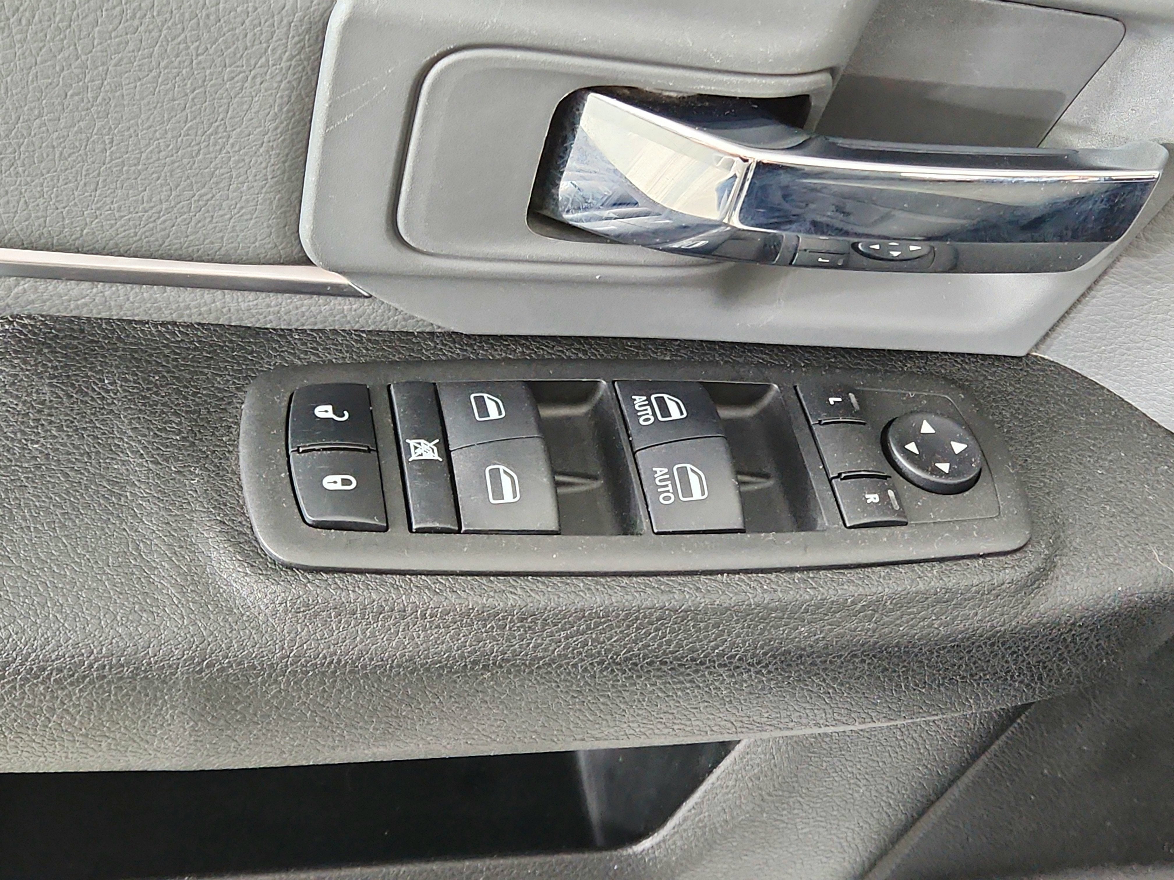 2023 RAM 1500 Classic SLT Crew Cab 4x4 5'7' Box