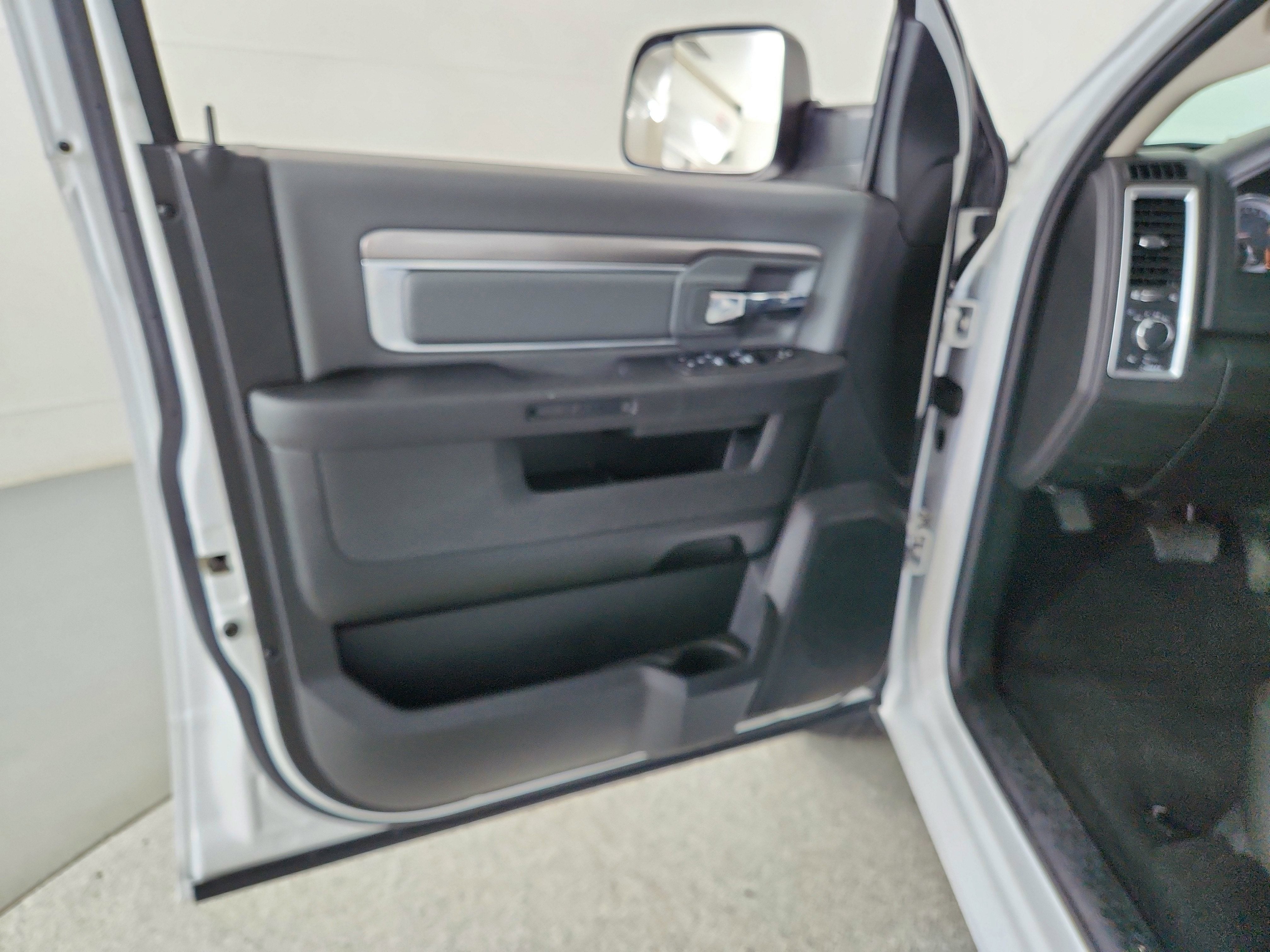 2023 RAM 1500 Classic SLT Crew Cab 4x4 5'7' Box