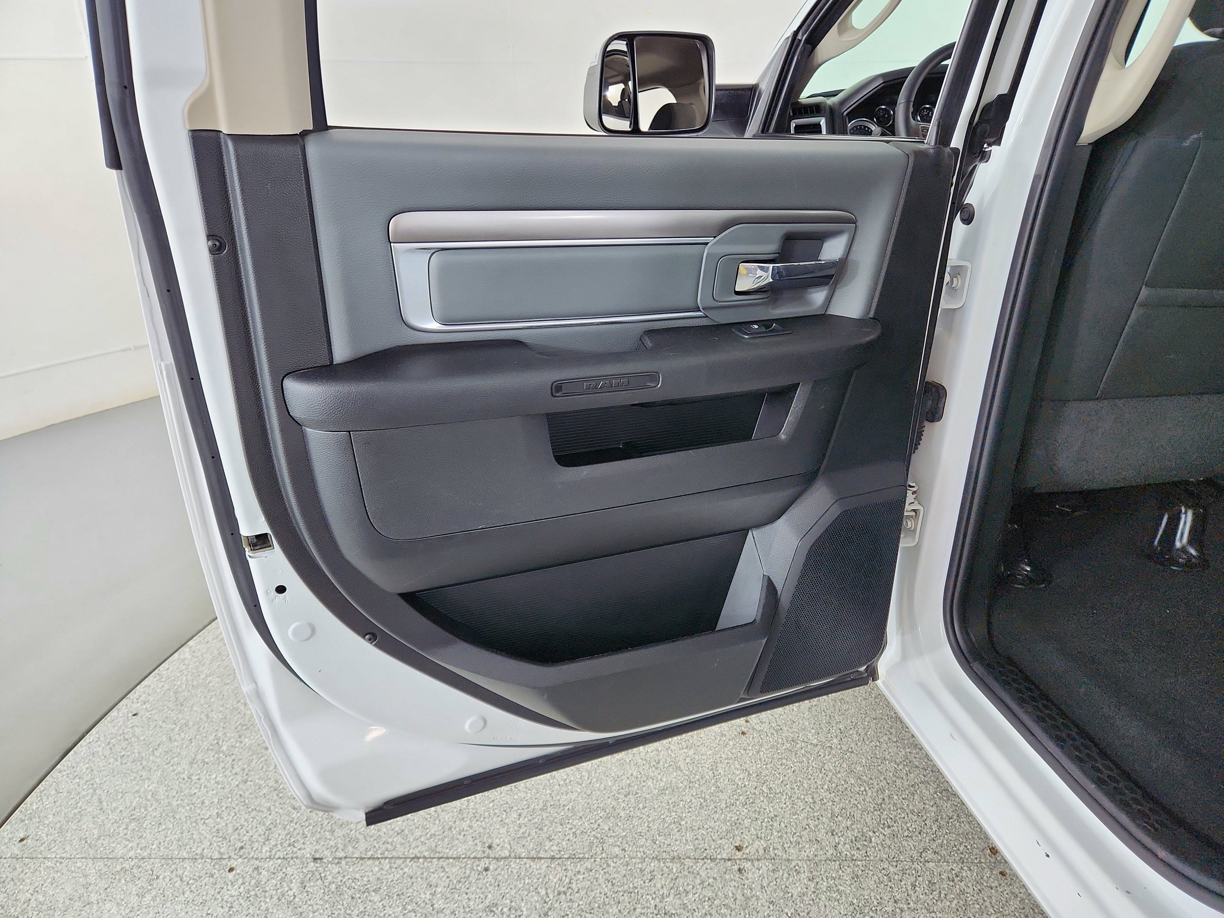 2023 RAM 1500 Classic SLT Crew Cab 4x4 5'7' Box