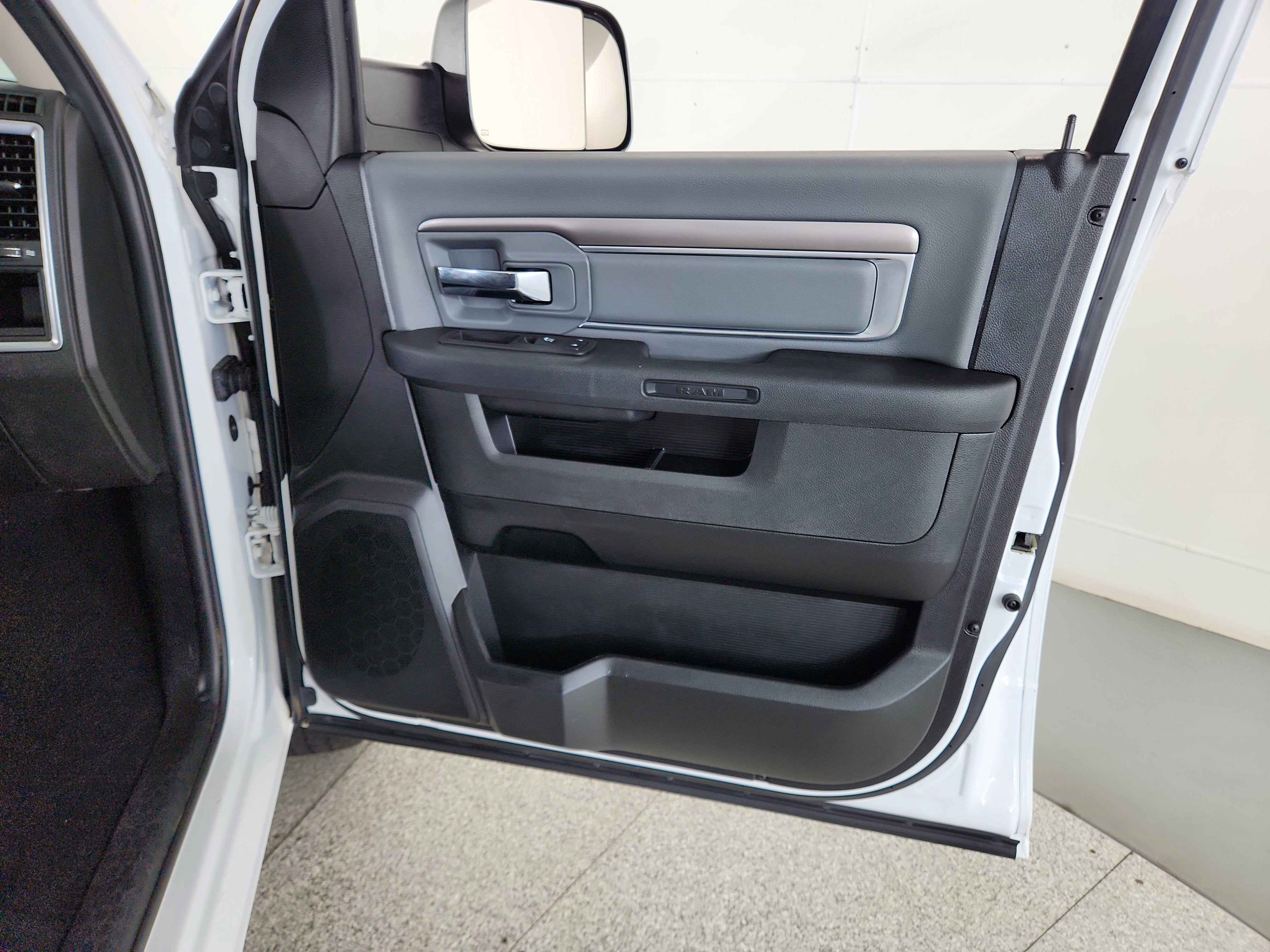 2023 RAM 1500 Classic SLT Crew Cab 4x4 5'7' Box