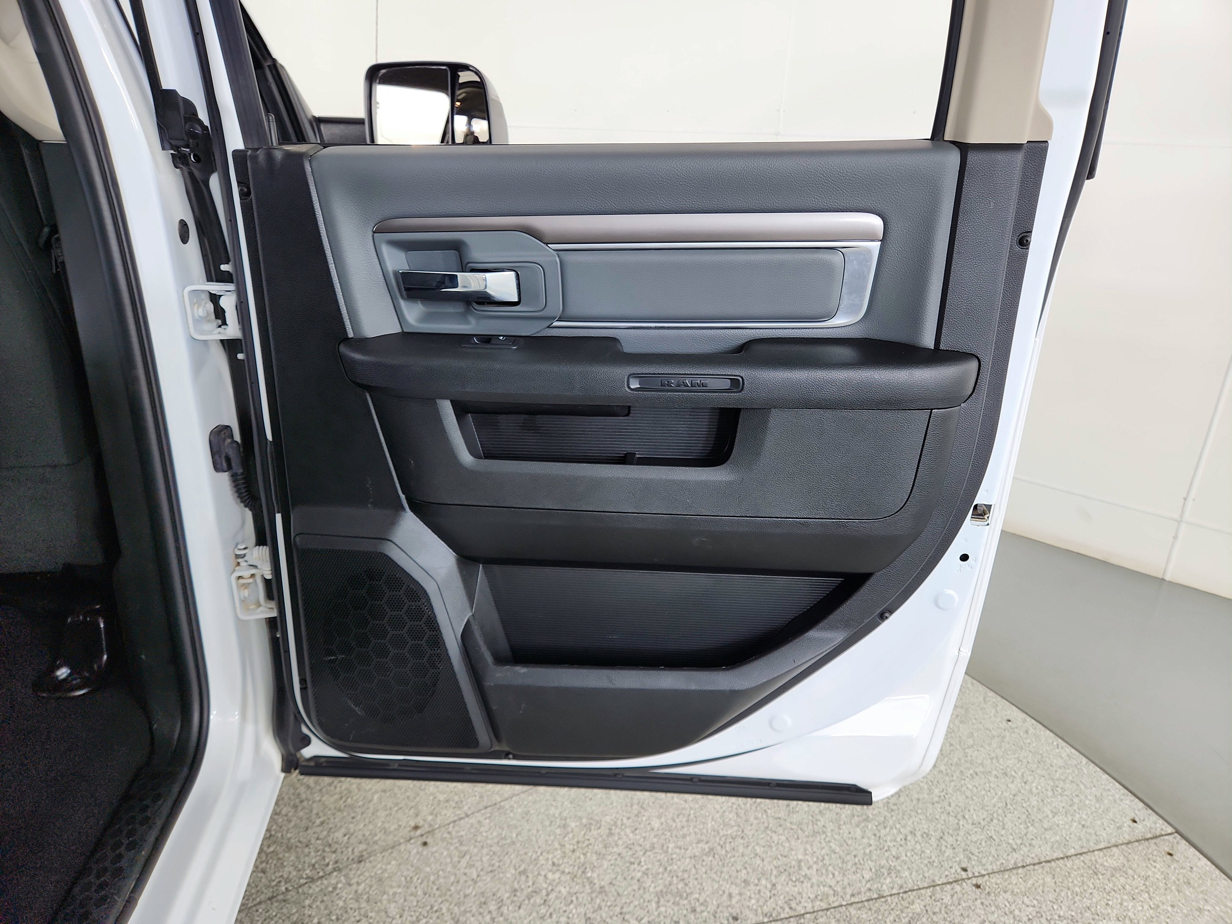 2023 RAM 1500 Classic SLT Crew Cab 4x4 5'7' Box