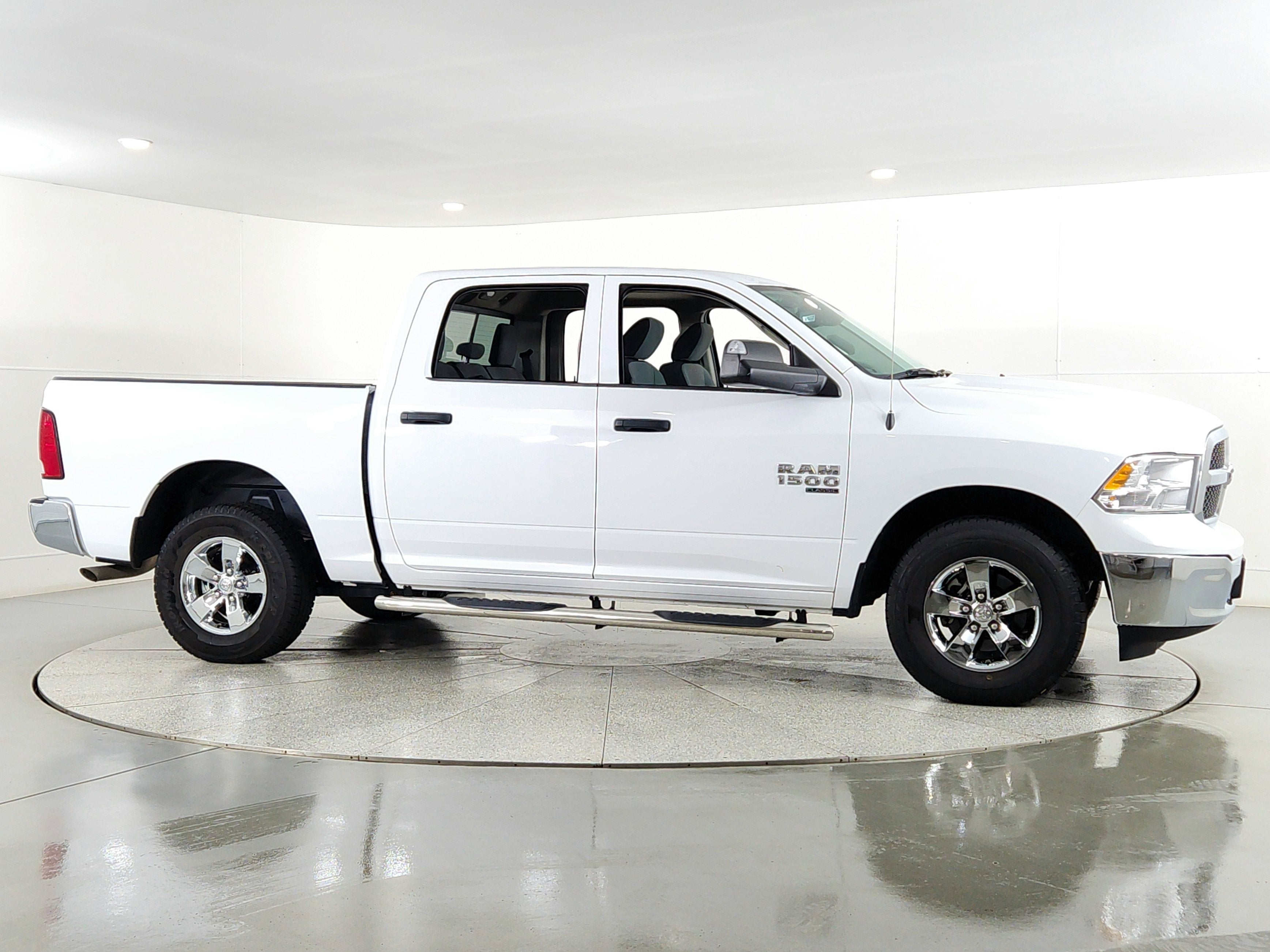 2023 RAM 1500 Classic SLT Crew Cab 4x4 5'7' Box