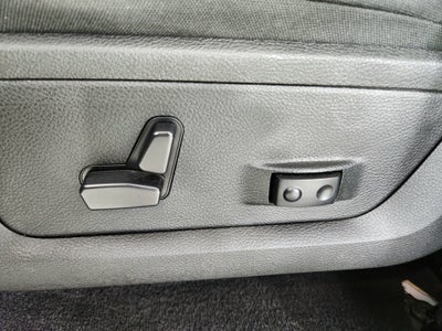 2023 RAM 1500 Classic SLT Crew Cab 4x4 5'7' Box