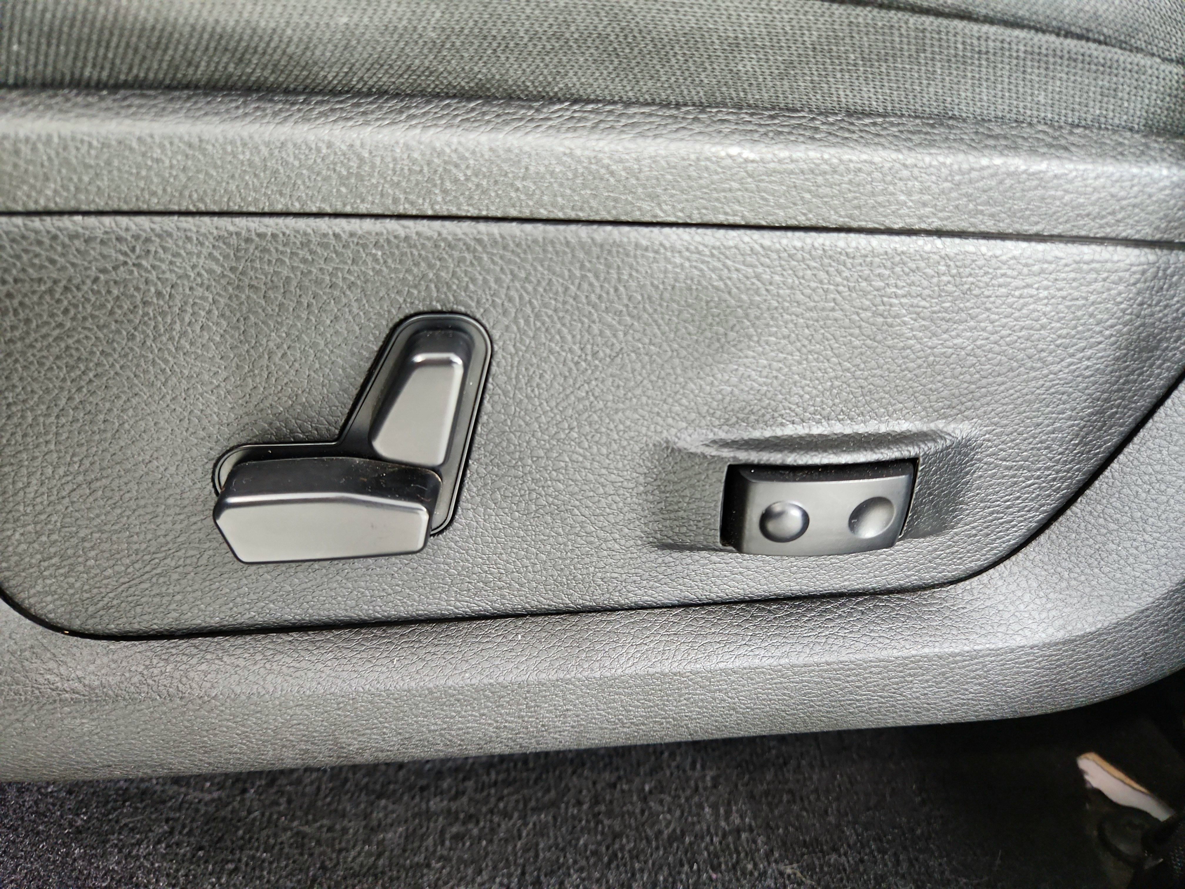 2023 RAM 1500 Classic SLT Crew Cab 4x4 5'7' Box