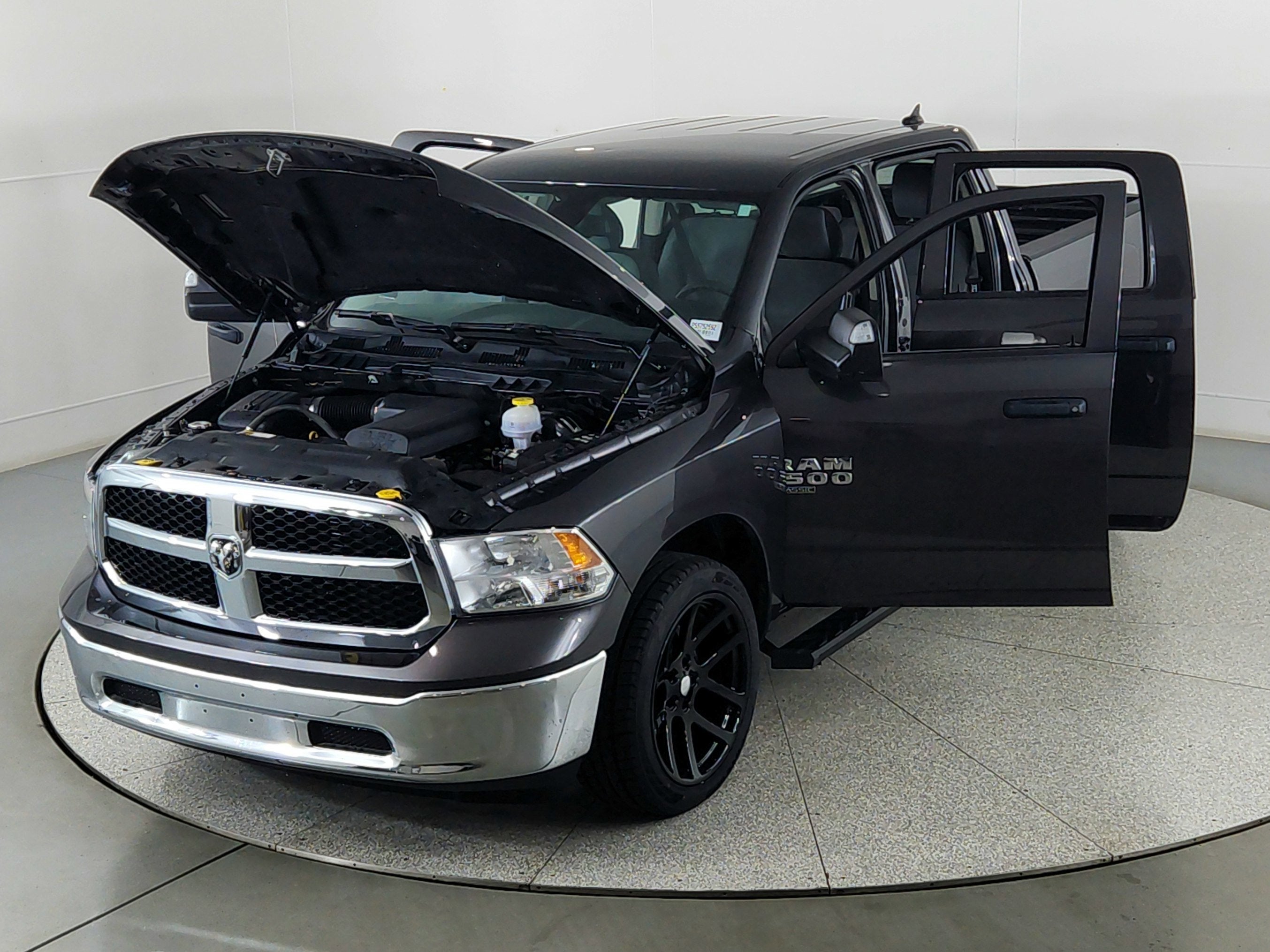 2023 RAM 1500 Classic SLT Crew Cab 4x4 5'7' Box