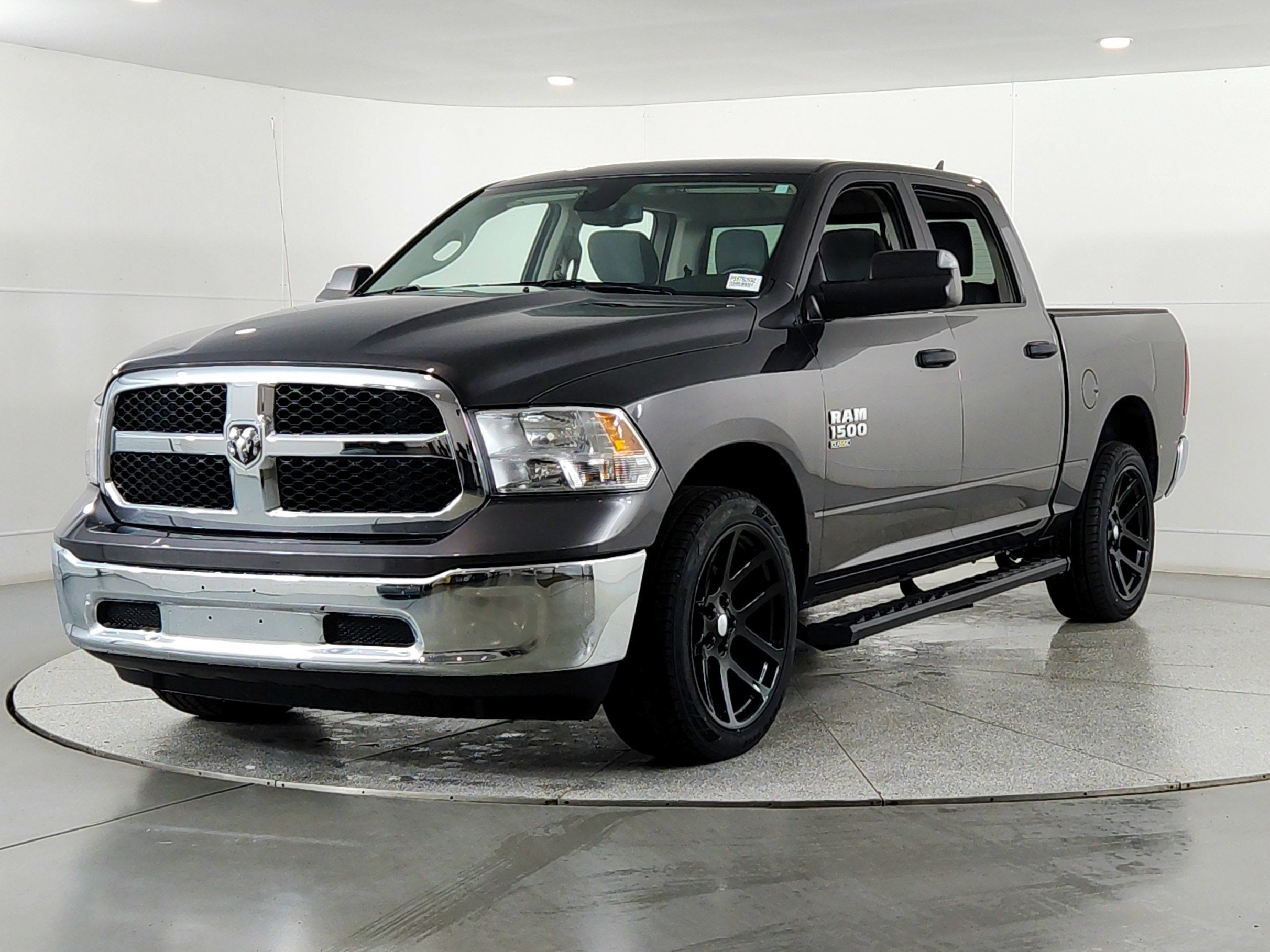 2023 RAM 1500 Classic SLT Crew Cab 4x4 5'7' Box