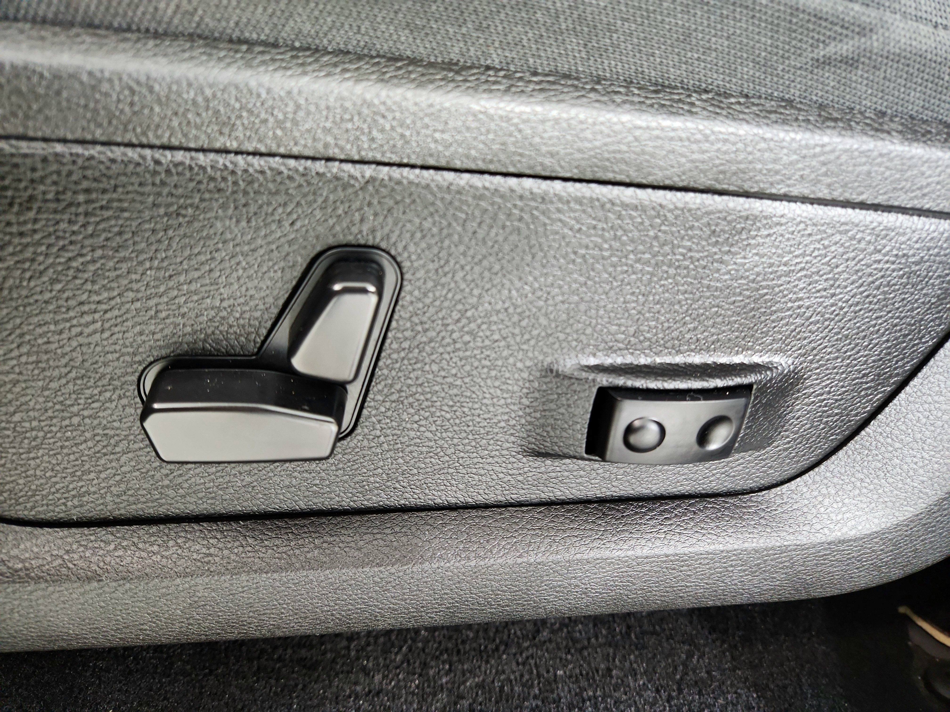 2023 RAM 1500 Classic SLT Crew Cab 4x4 5'7' Box