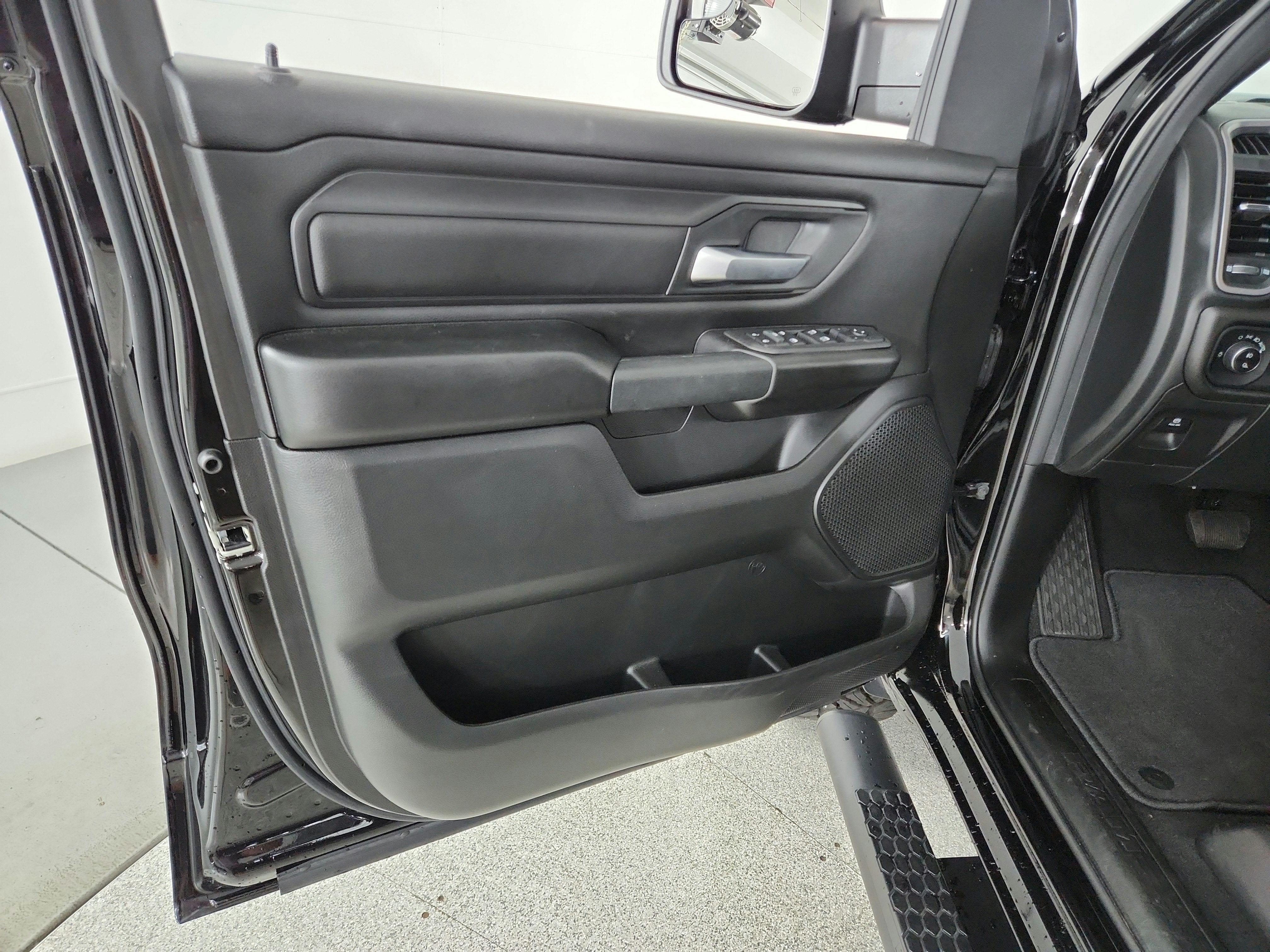 2025 RAM 1500 Tradesman Quad Cab 4x4 6'4' Box
