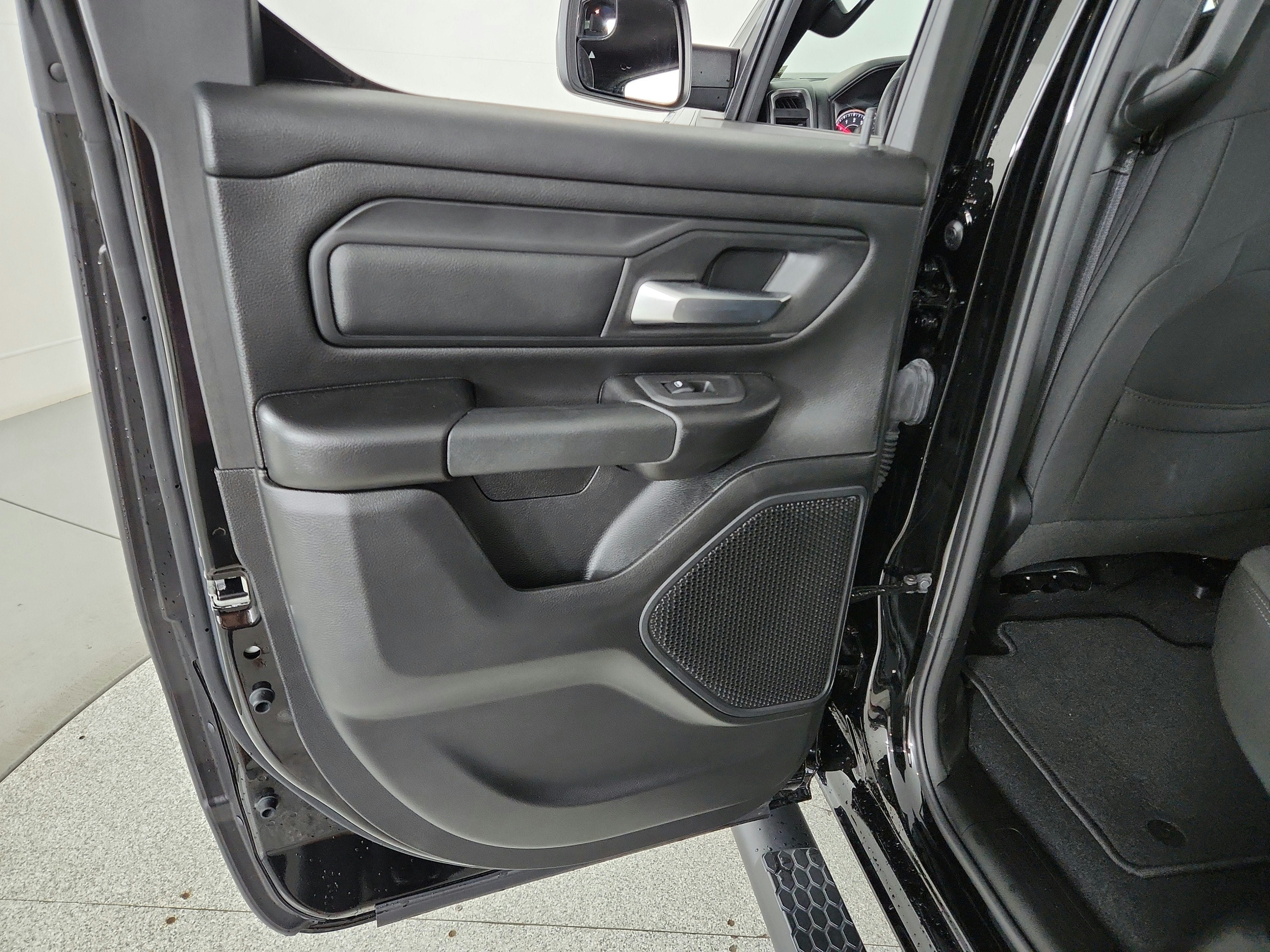 2025 RAM 1500 Tradesman Quad Cab 4x4 6'4' Box