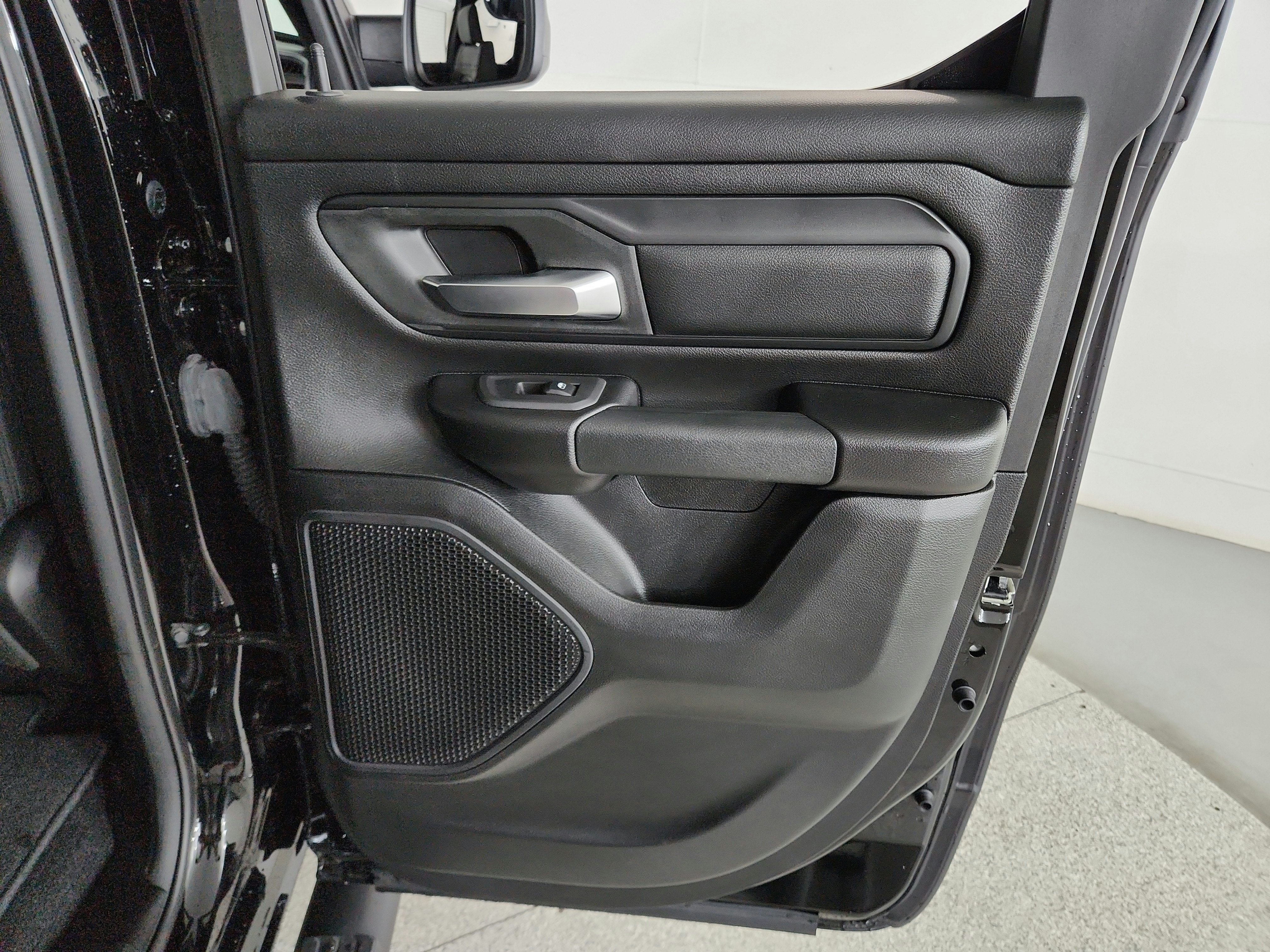 2025 RAM 1500 Tradesman Quad Cab 4x4 6'4' Box