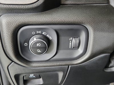 2023 RAM 1500 Tradesman Crew Cab 4x4 5'7' Box