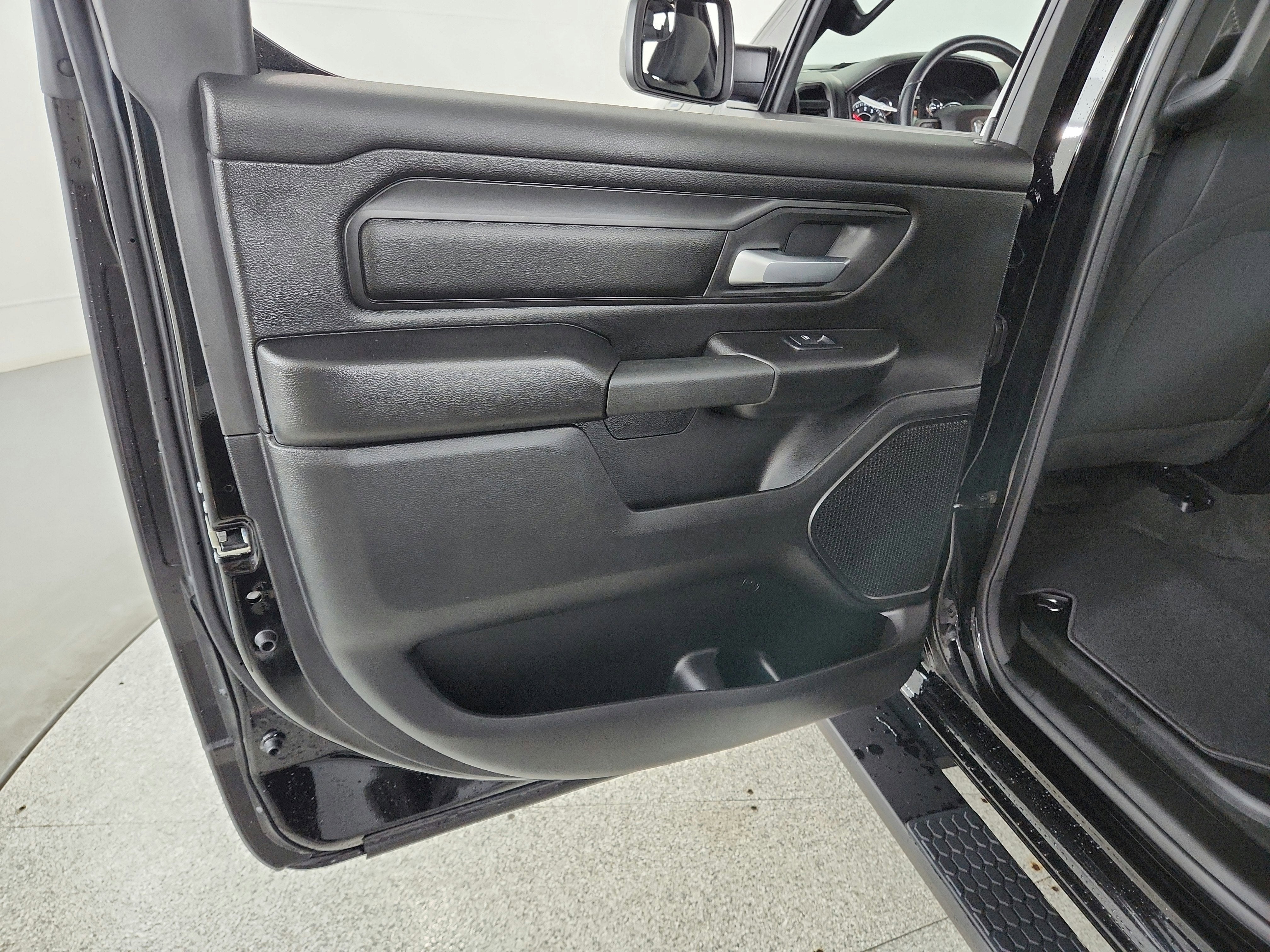 2023 RAM 1500 Tradesman Crew Cab 4x4 5'7' Box
