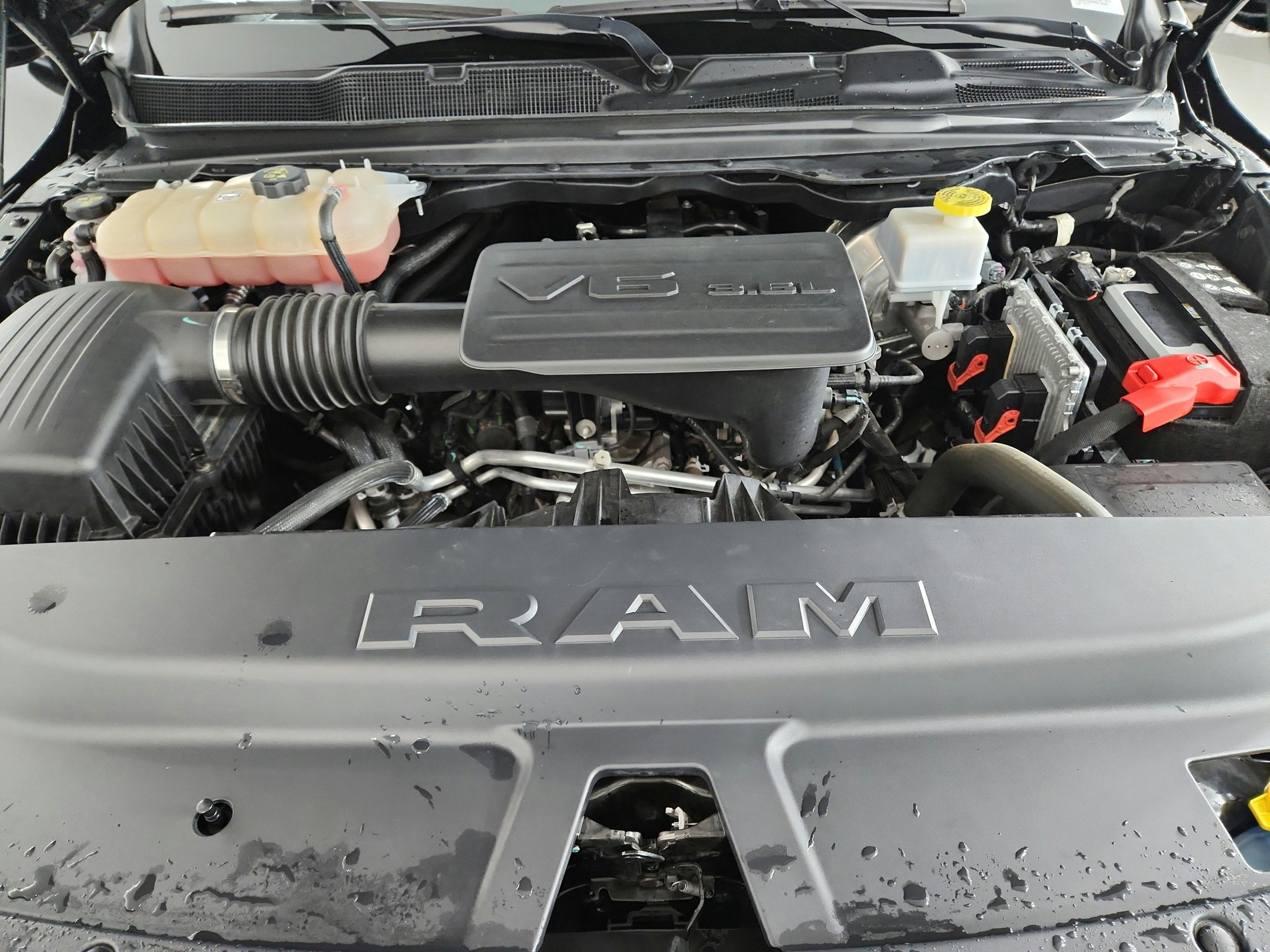 2023 RAM 1500 Tradesman Crew Cab 4x4 5'7' Box