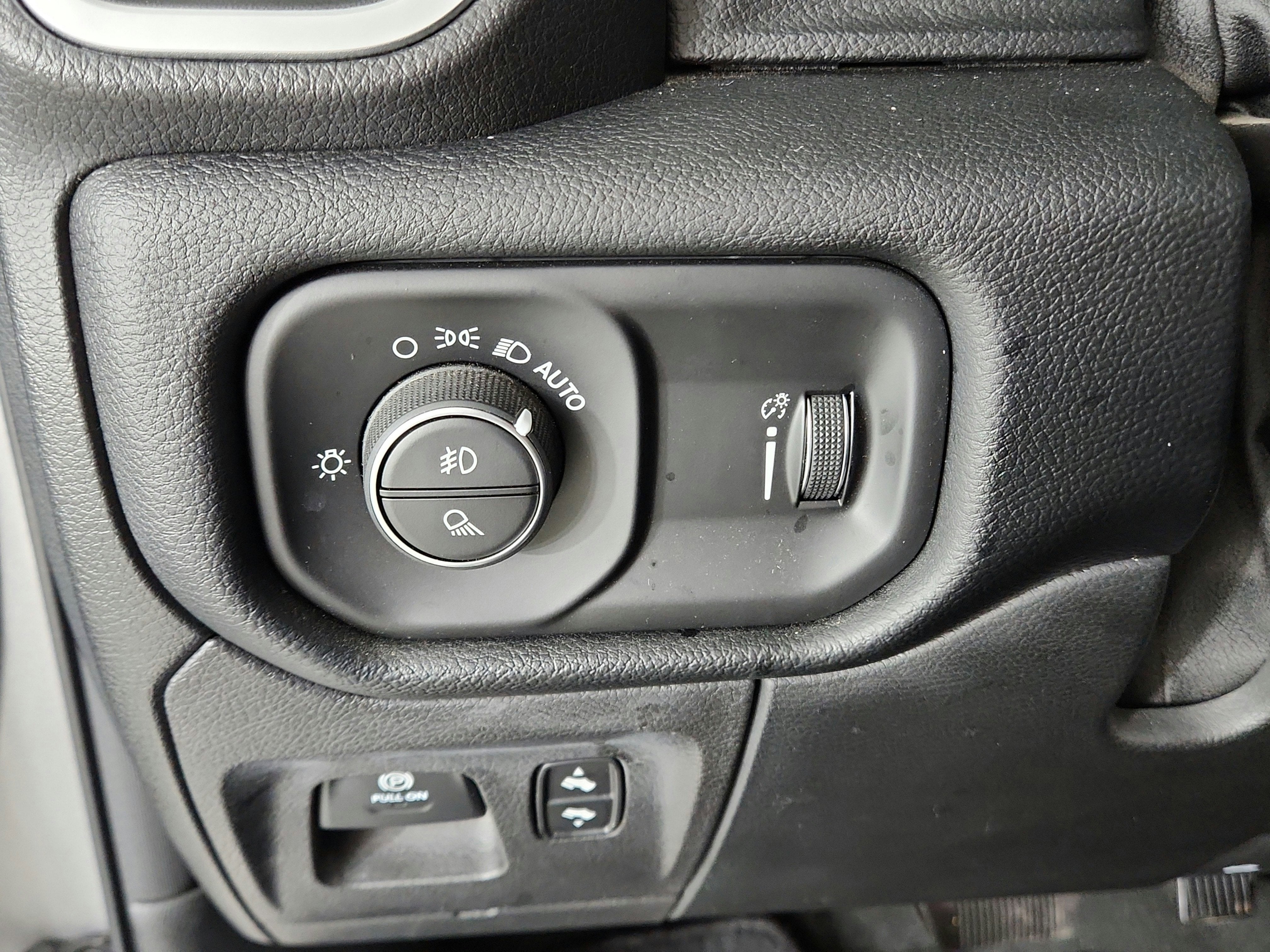 2021 RAM 1500 Big Horn Quad Cab 4x4 6'4' Box