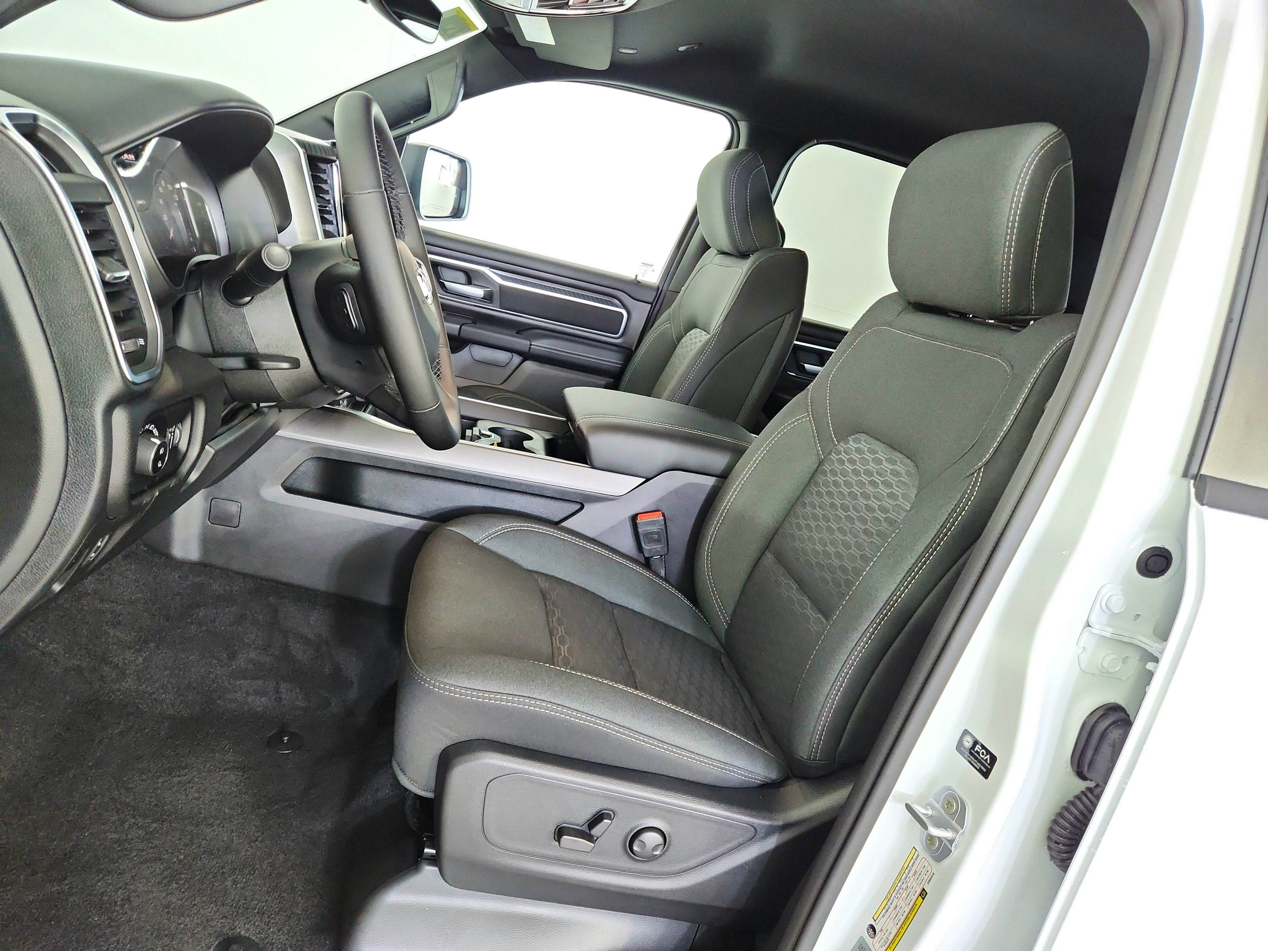 2025 RAM 1500 Big Horn Crew Cab 4x4 5'7' Box