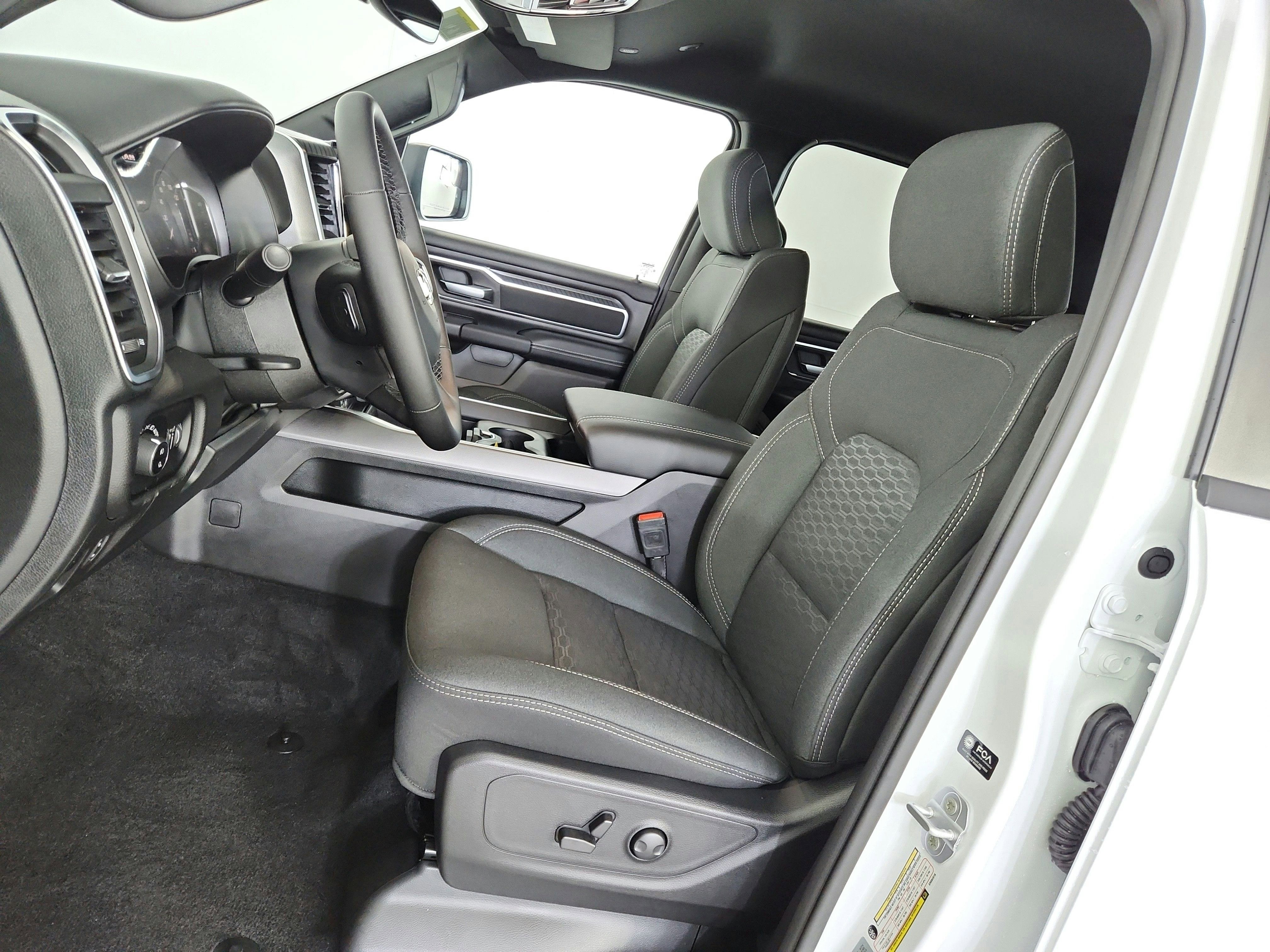 2025 RAM 1500 Big Horn Crew Cab 4x4 5'7' Box