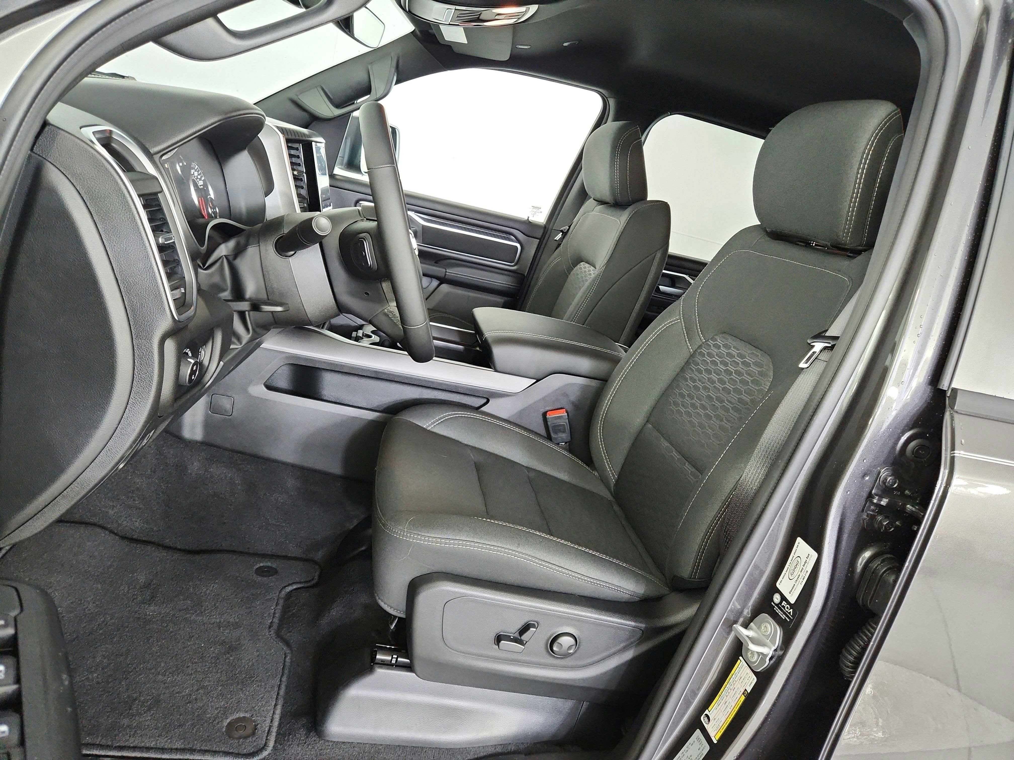 2025 RAM 1500 Big Horn Crew Cab 4x4 5'7' Box