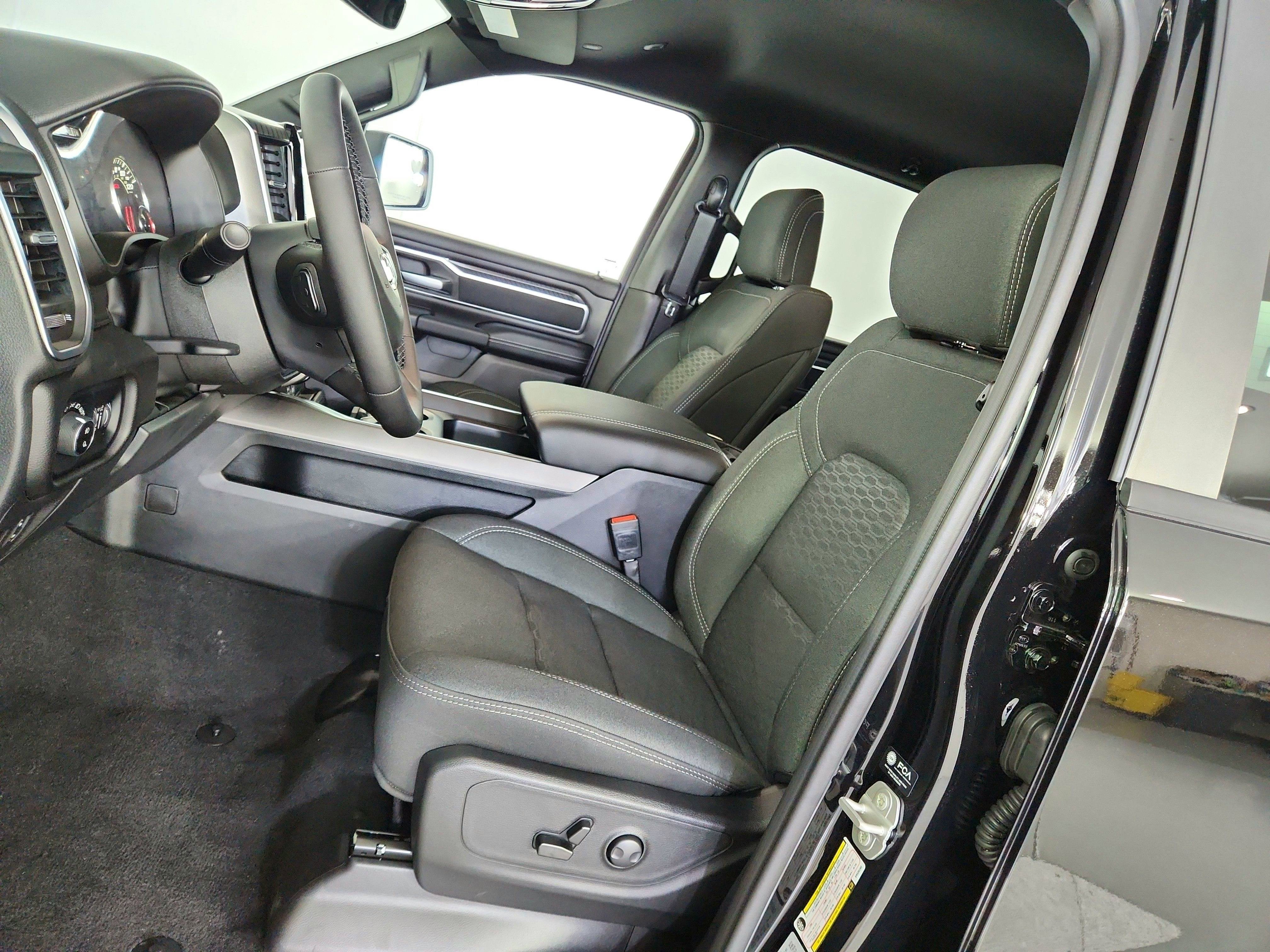 2025 RAM 1500 Big Horn Crew Cab 4x4 5'7' Box
