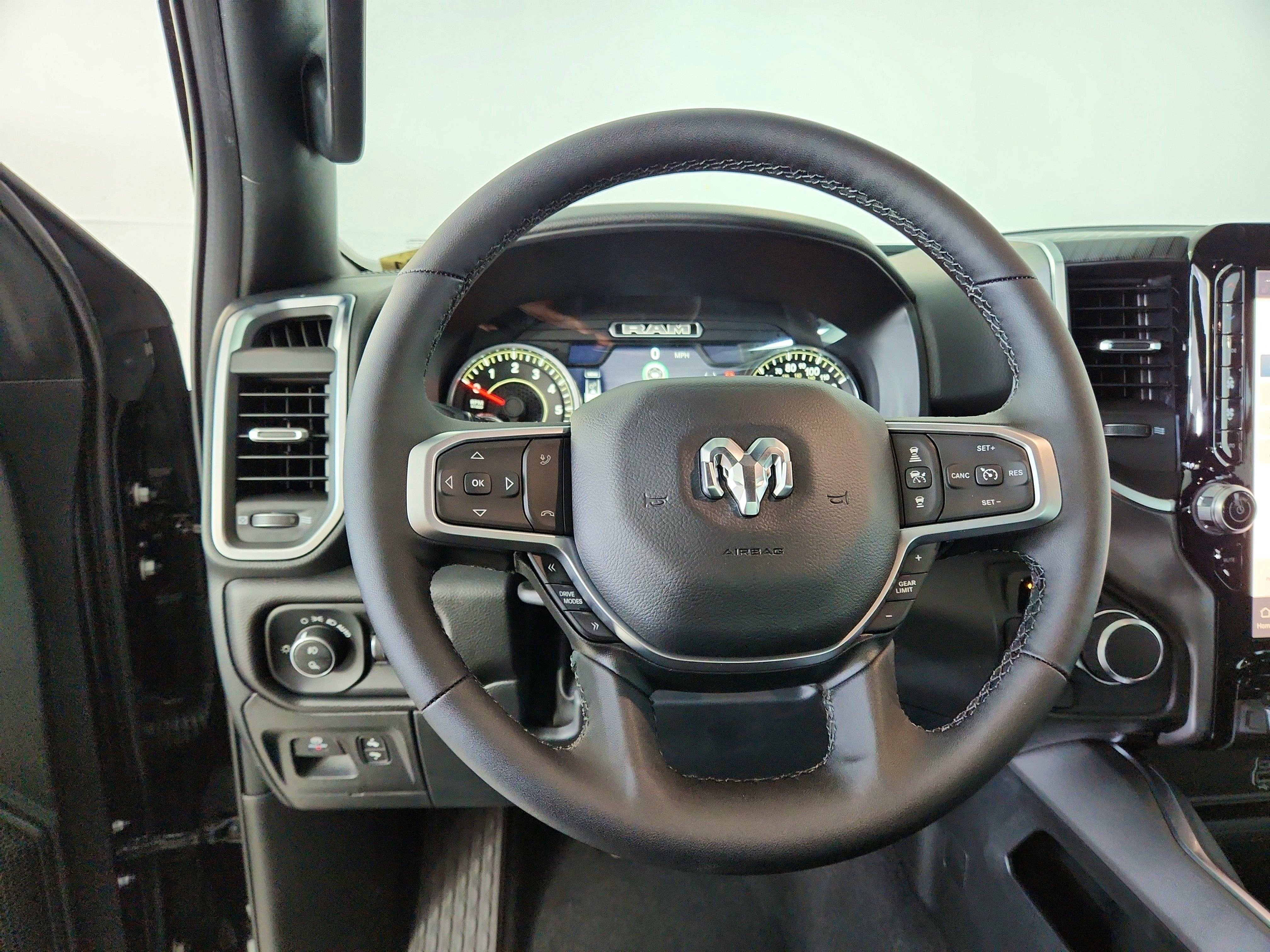2025 RAM 1500 Big Horn Crew Cab 4x4 5'7' Box